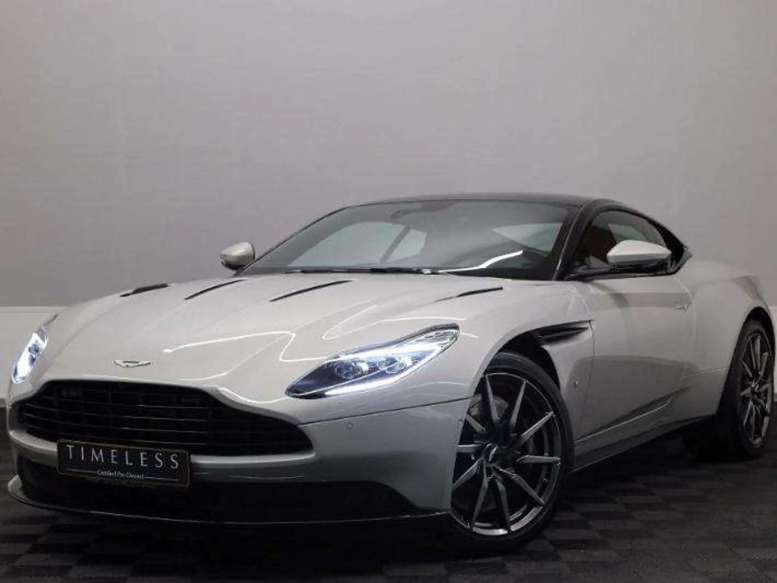 Aston Martin DB11 2019