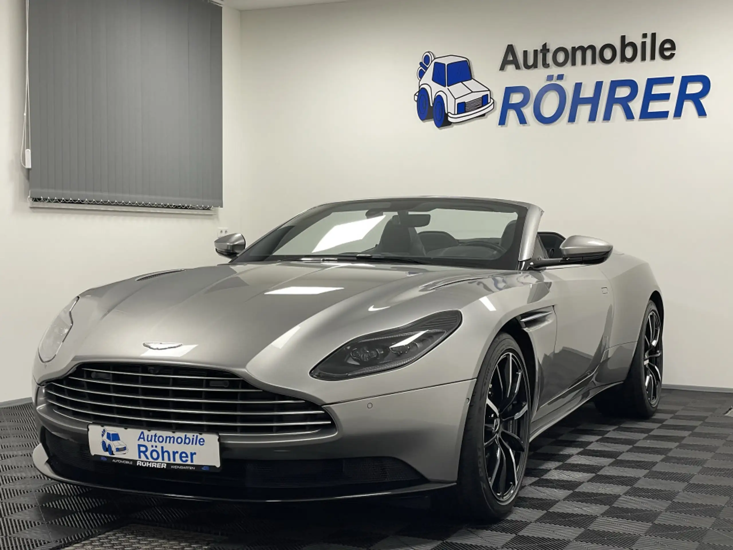 Aston Martin DB11 2023