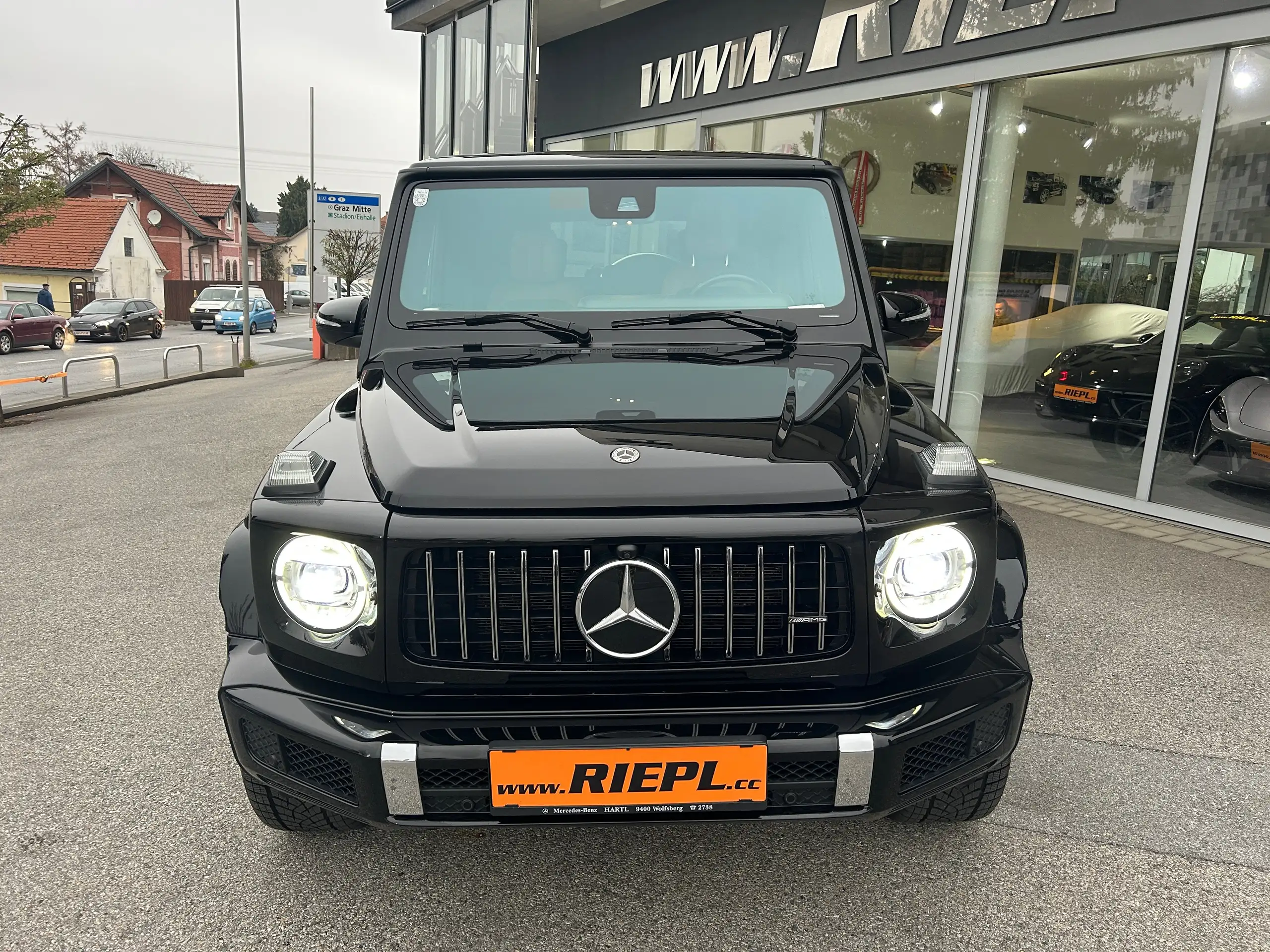 Mercedes-Benz - G 500