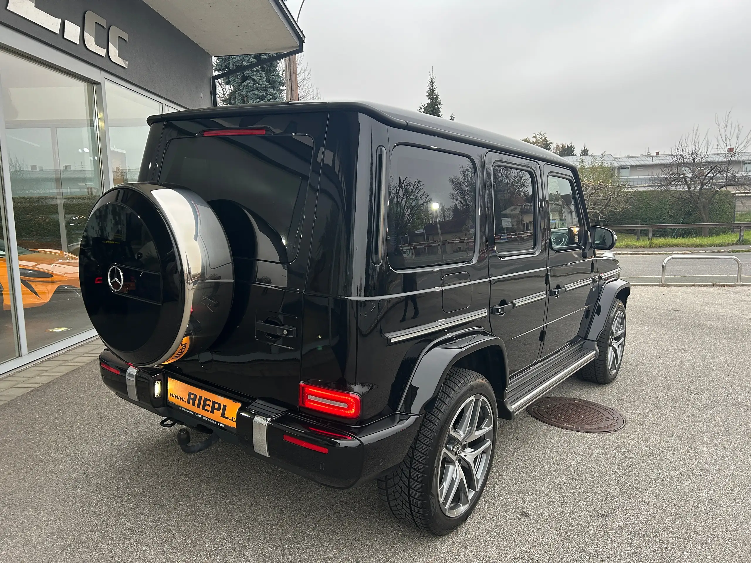 Mercedes-Benz - G 500