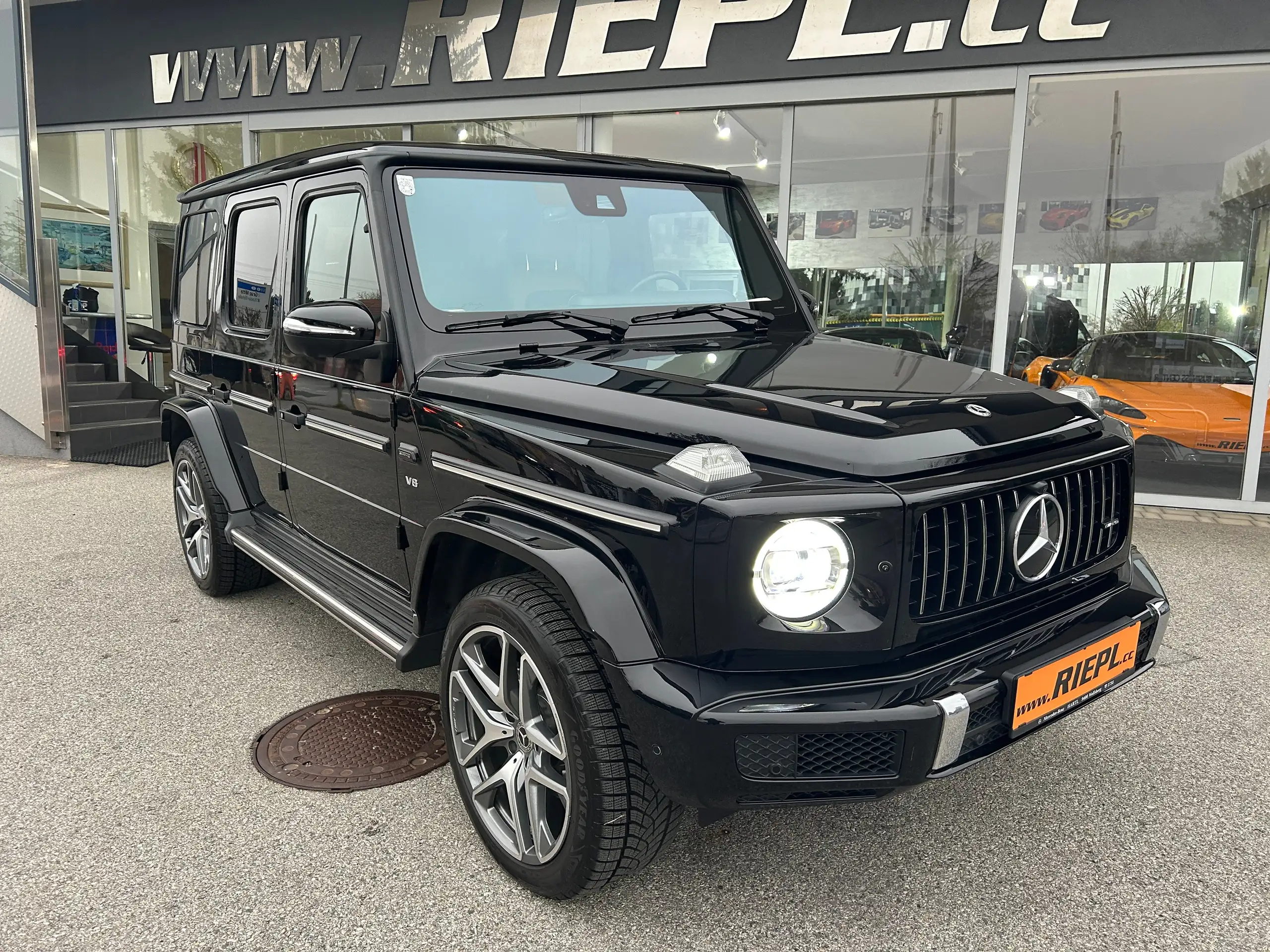 Mercedes-Benz - G 500