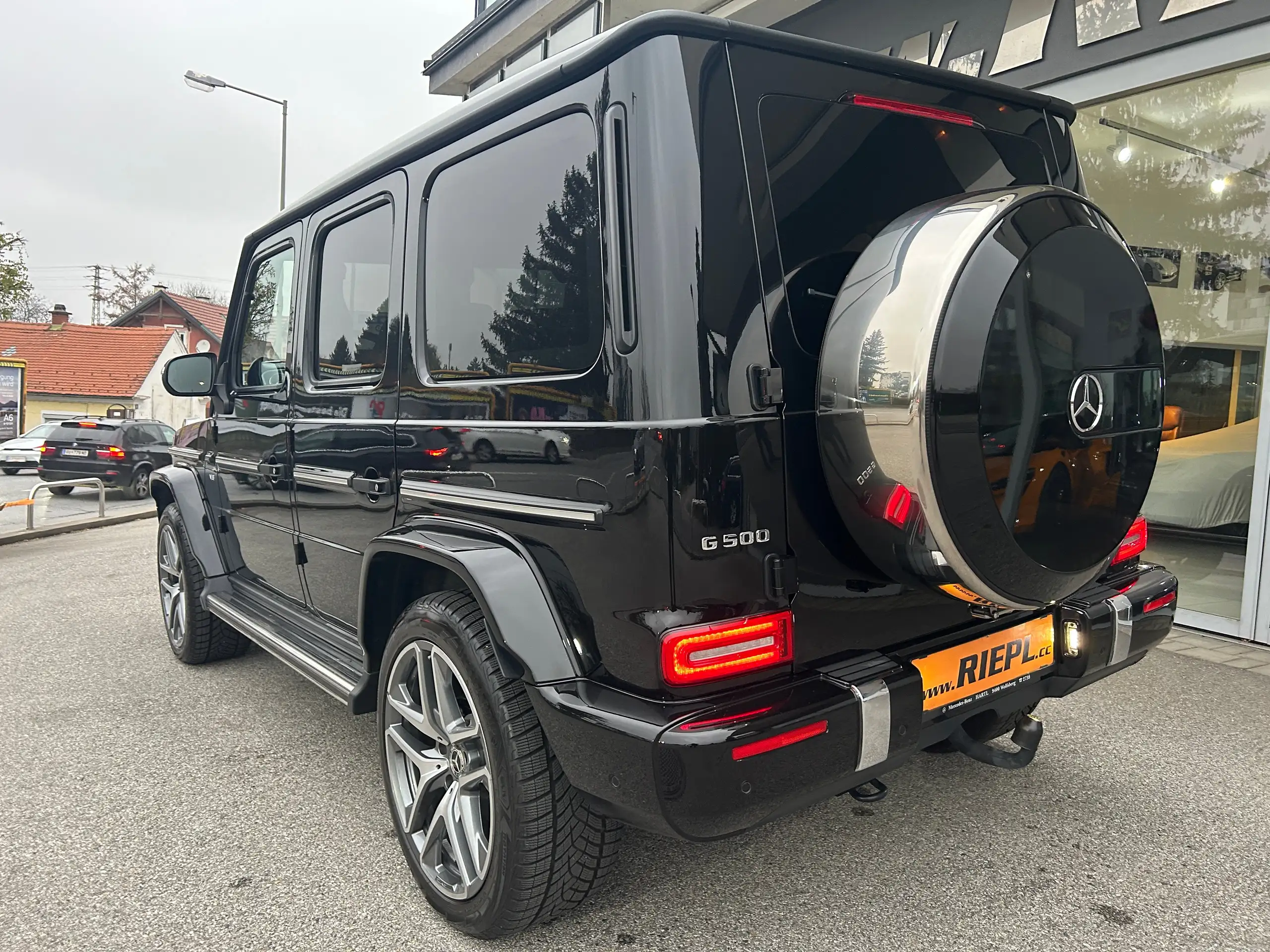 Mercedes-Benz - G 500