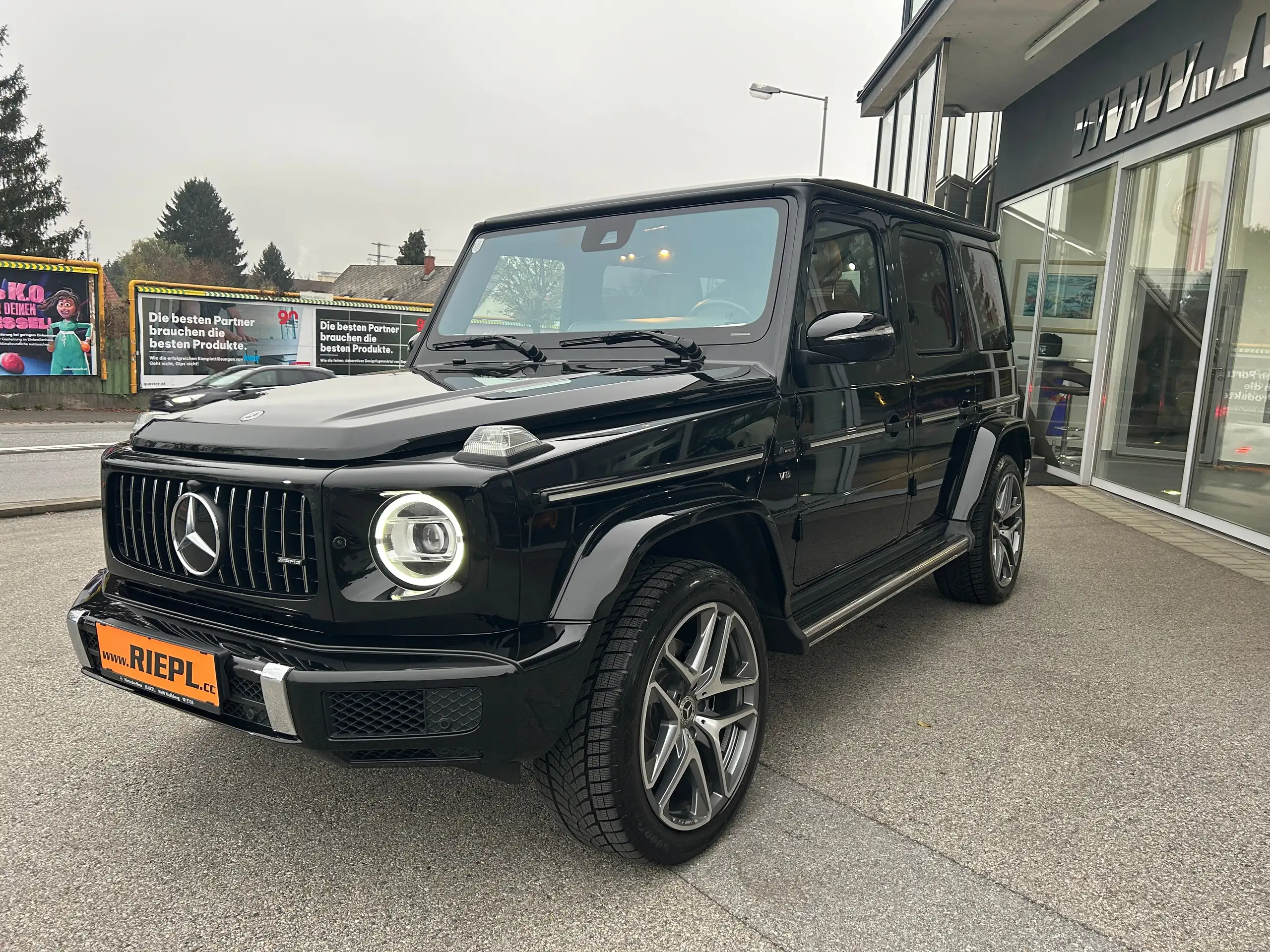 Mercedes-Benz - G 500