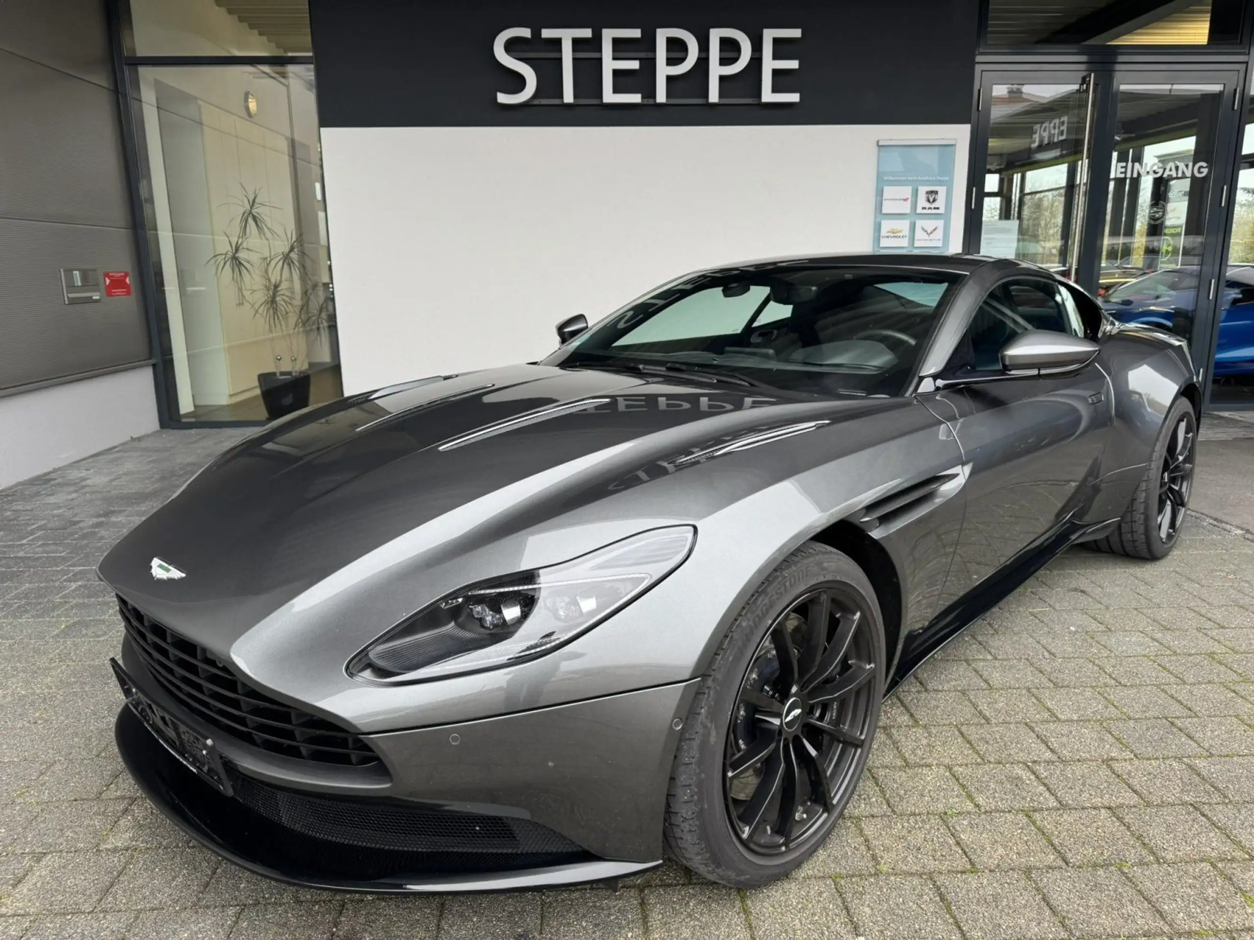 Aston Martin DB11 2020