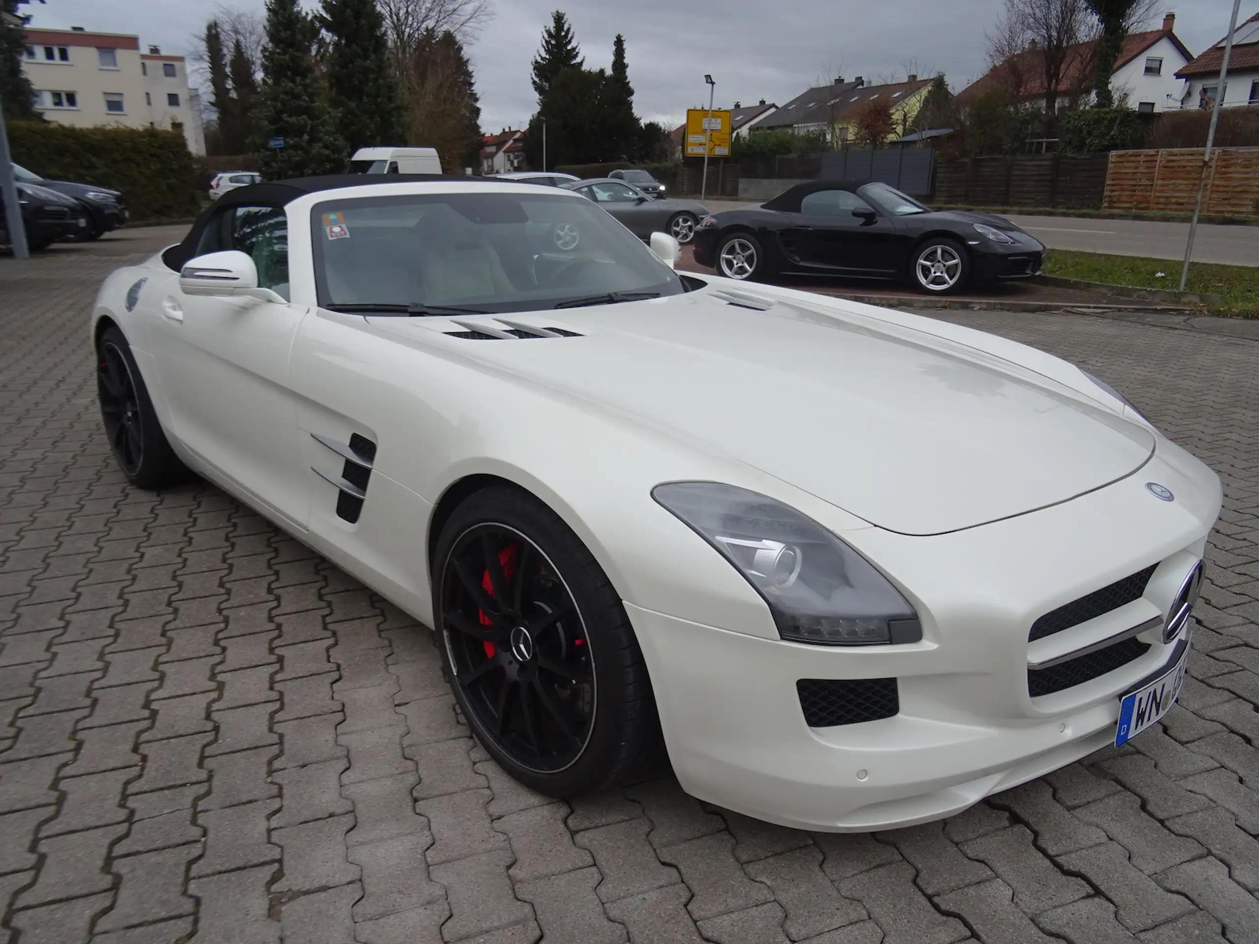 Mercedes-Benz - SLS