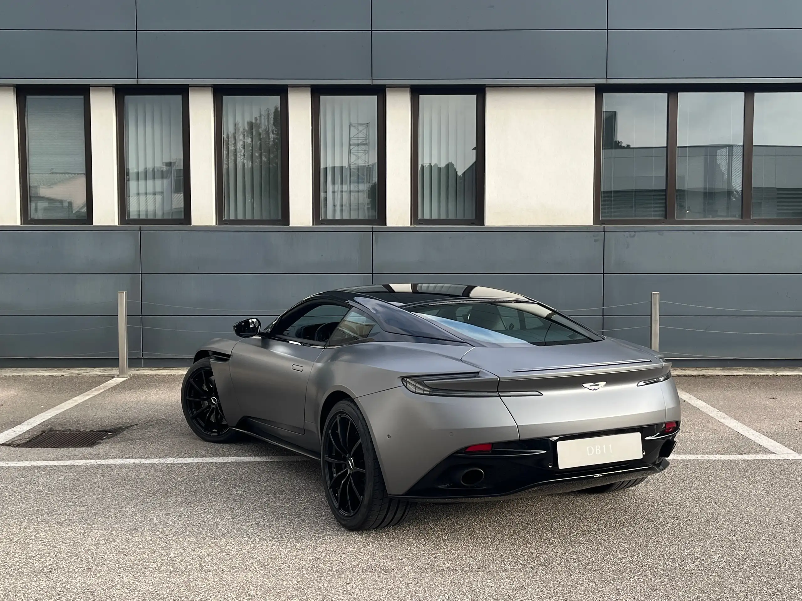 Aston Martin - DB11