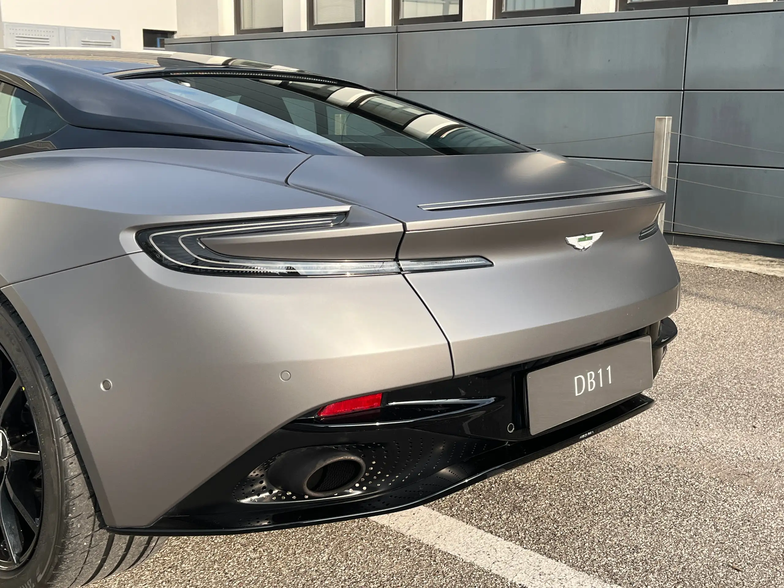 Aston Martin - DB11