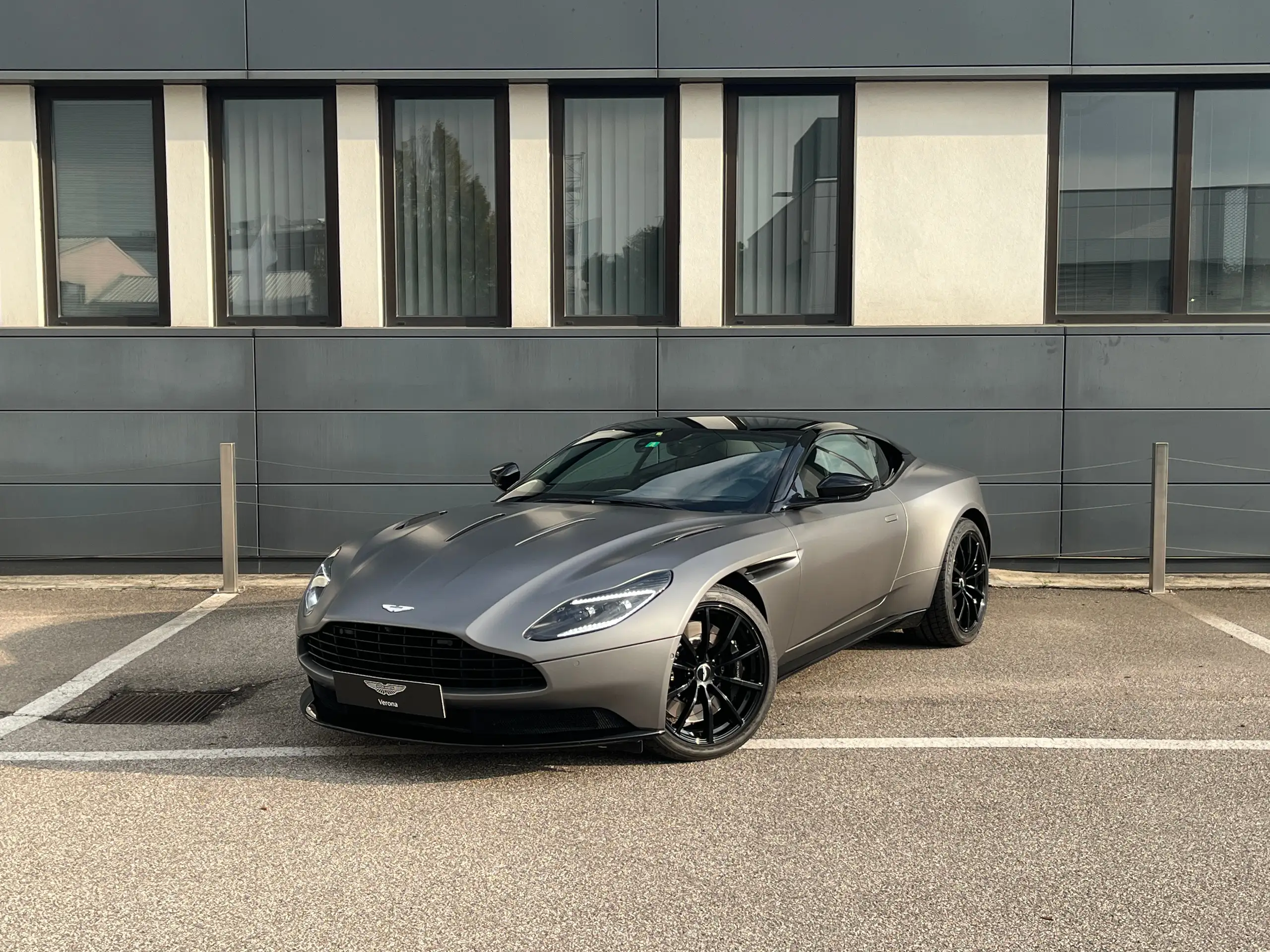 Aston Martin - DB11