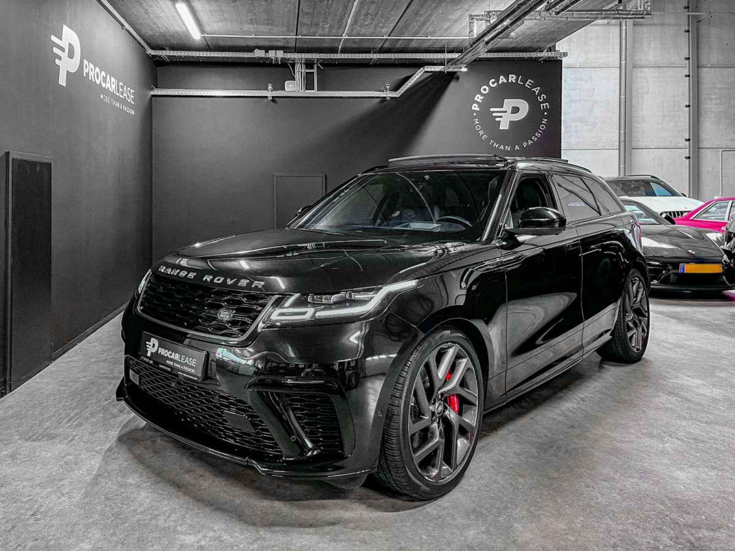 Land Rover - Range Rover Velar