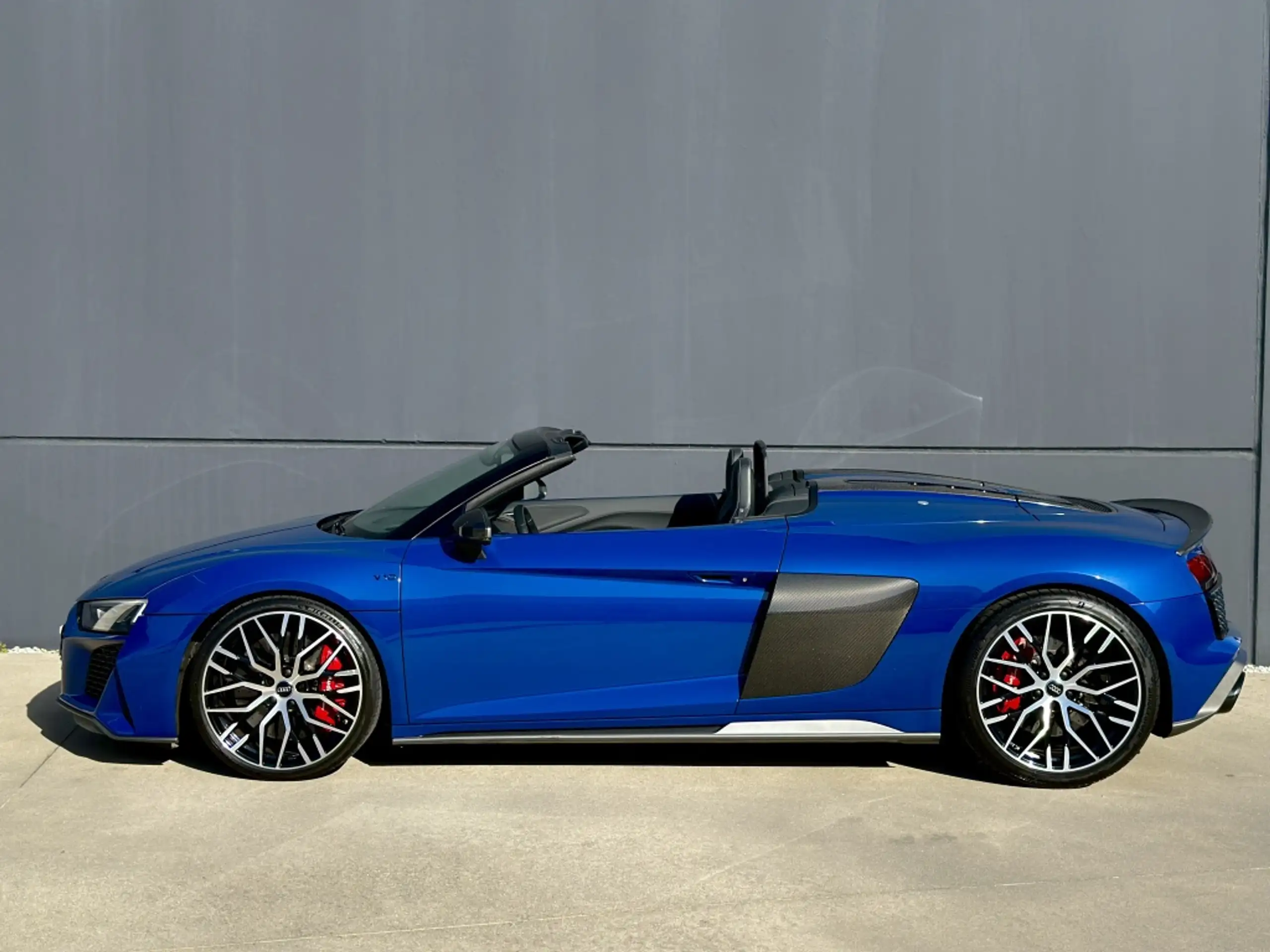 Audi - R8