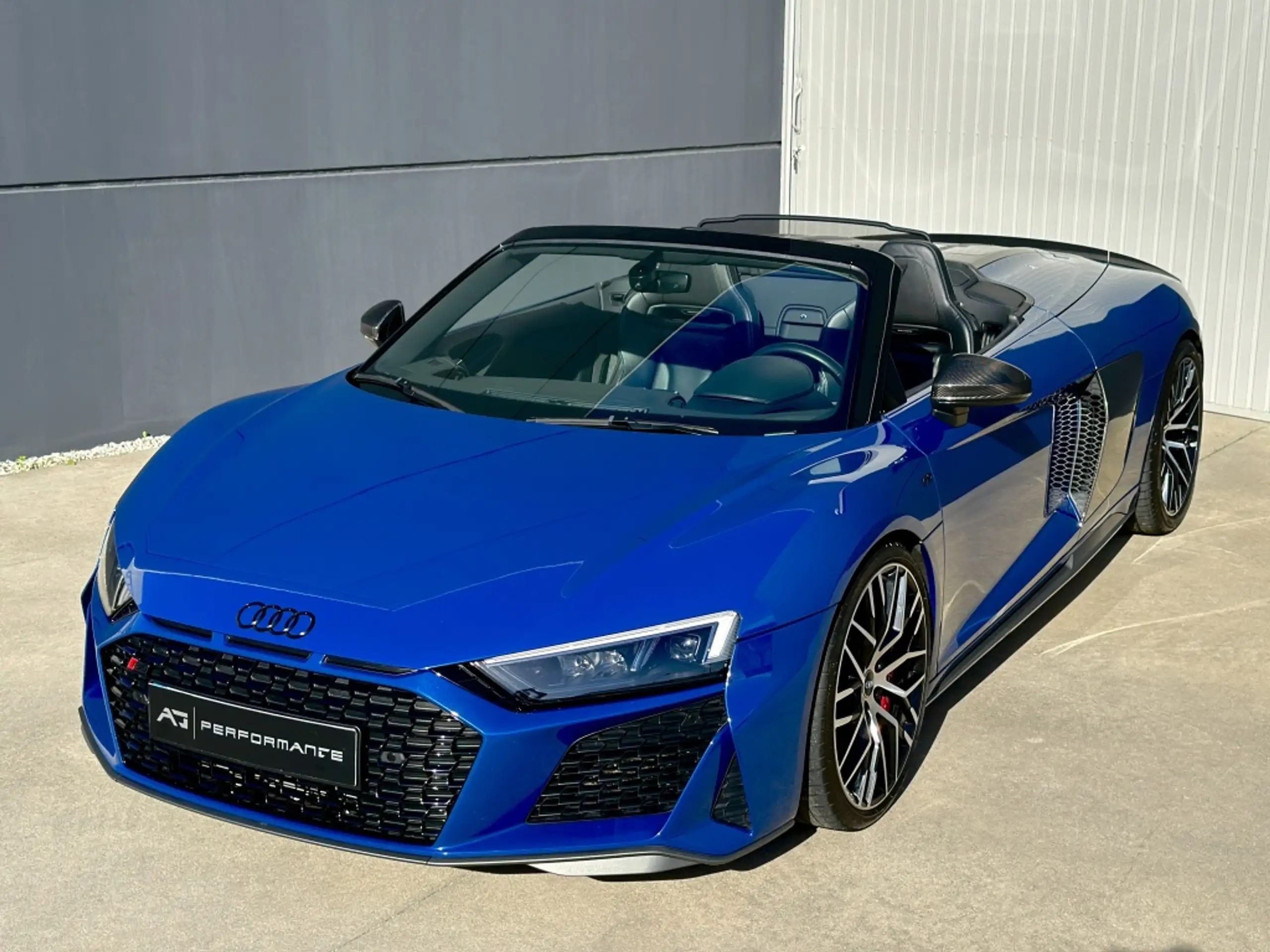 Audi - R8