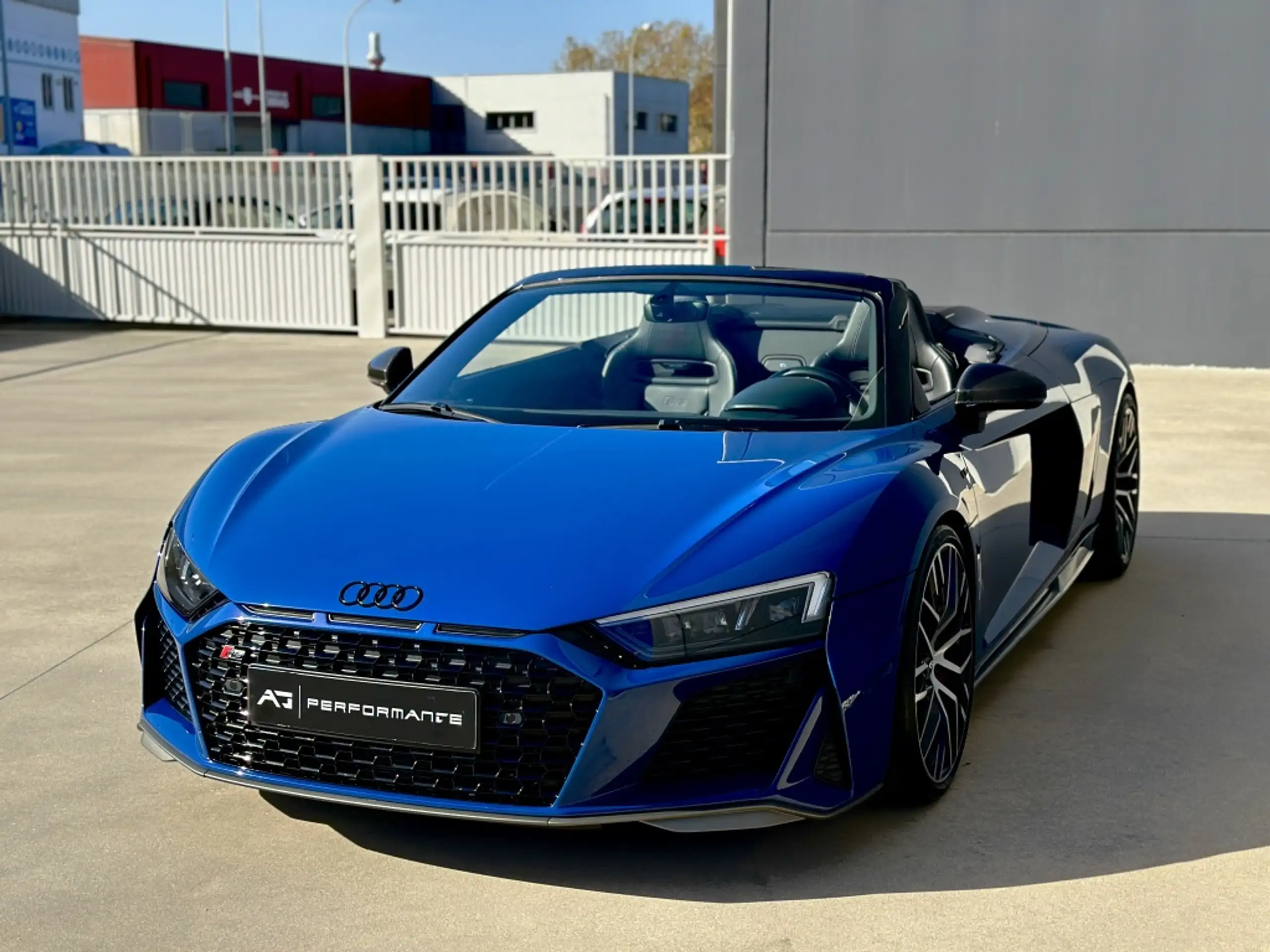 Audi - R8