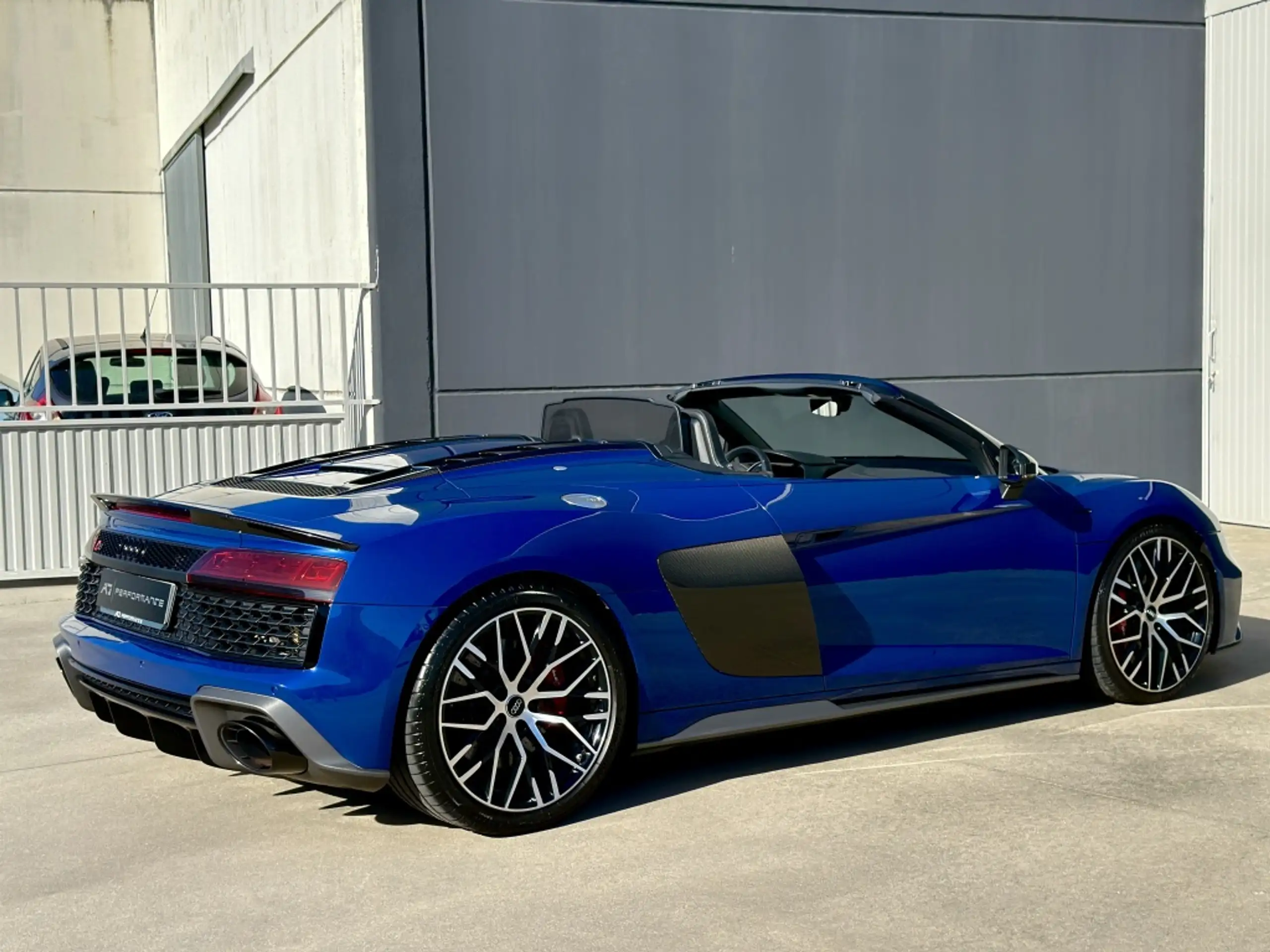 Audi - R8