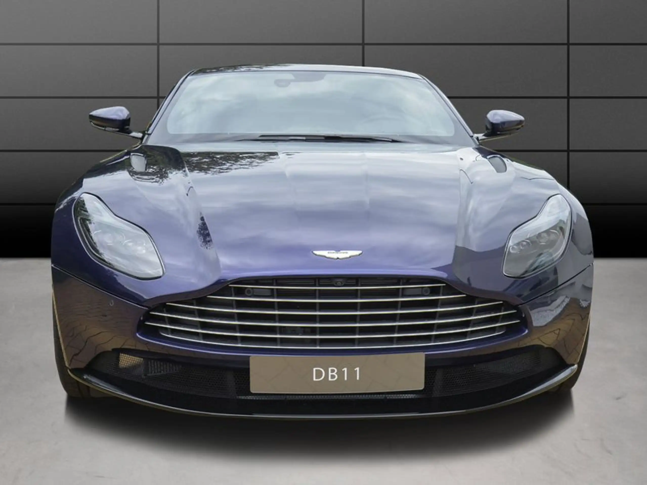 Aston Martin - DB11