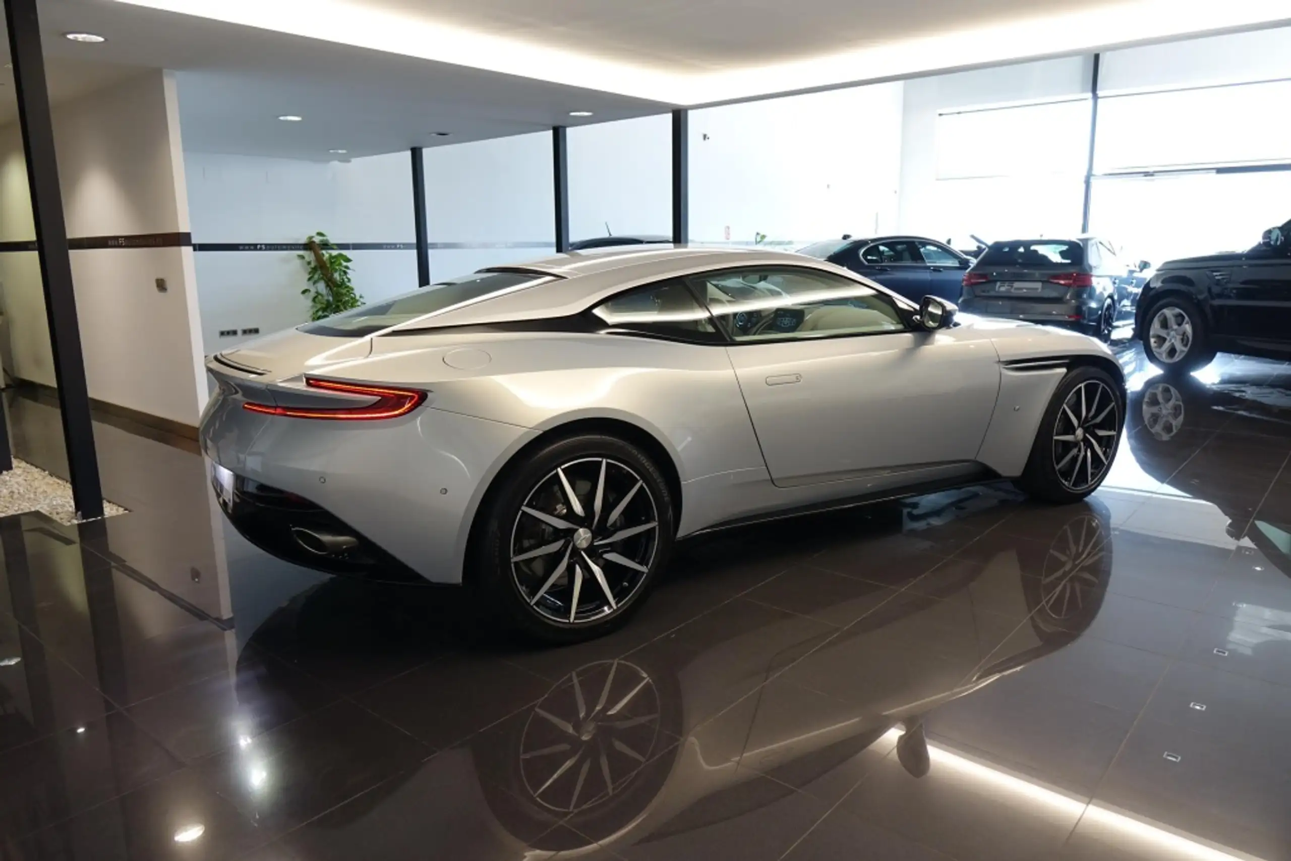 Aston Martin - DB11