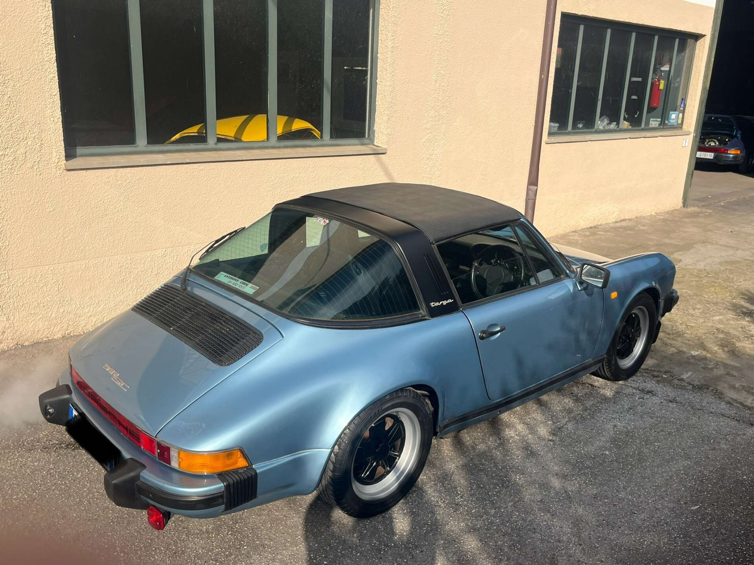 Porsche - 911