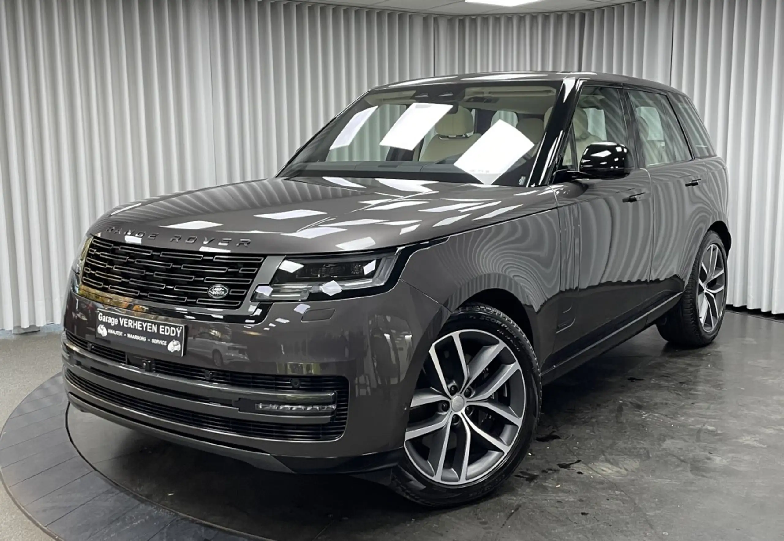 Land Rover - Range Rover