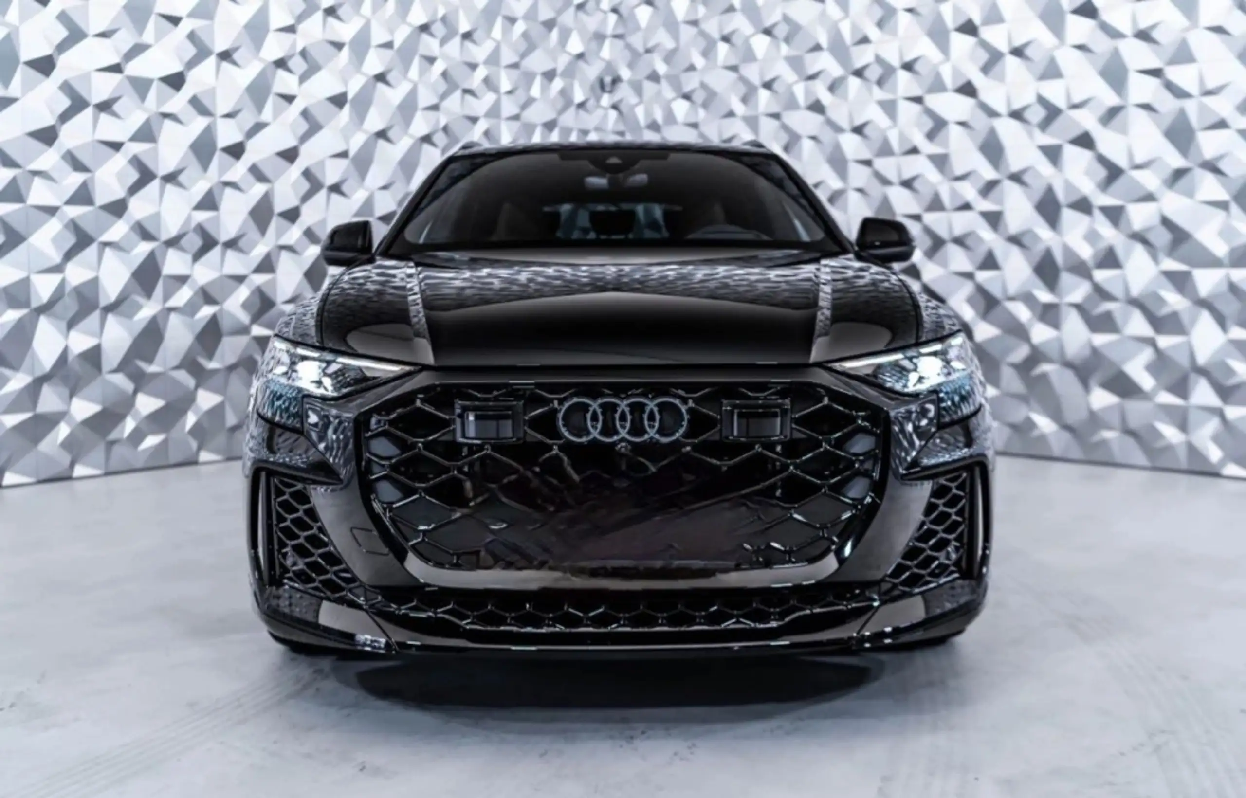 Audi - Q8