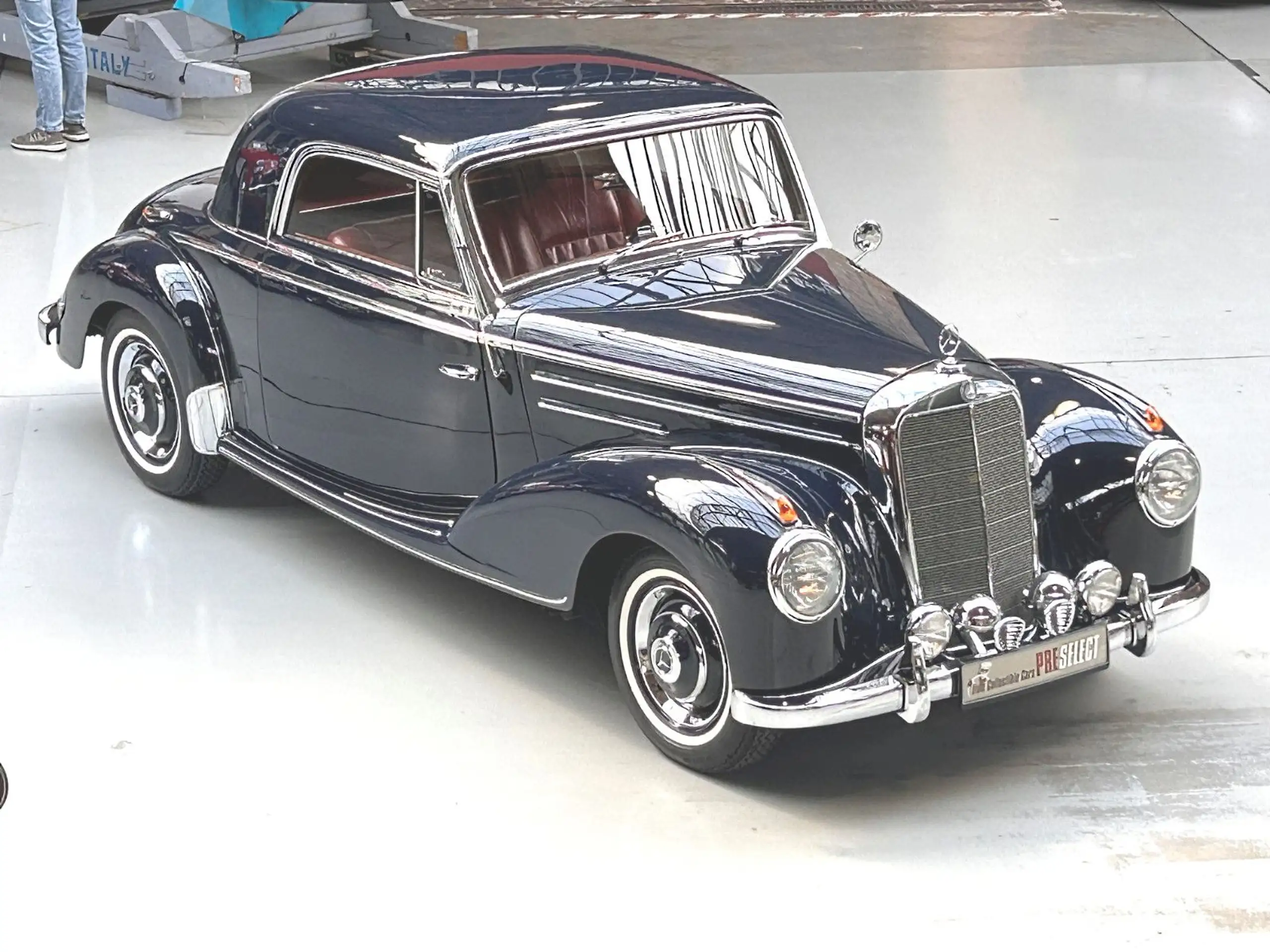 Mercedes-Benz - 220