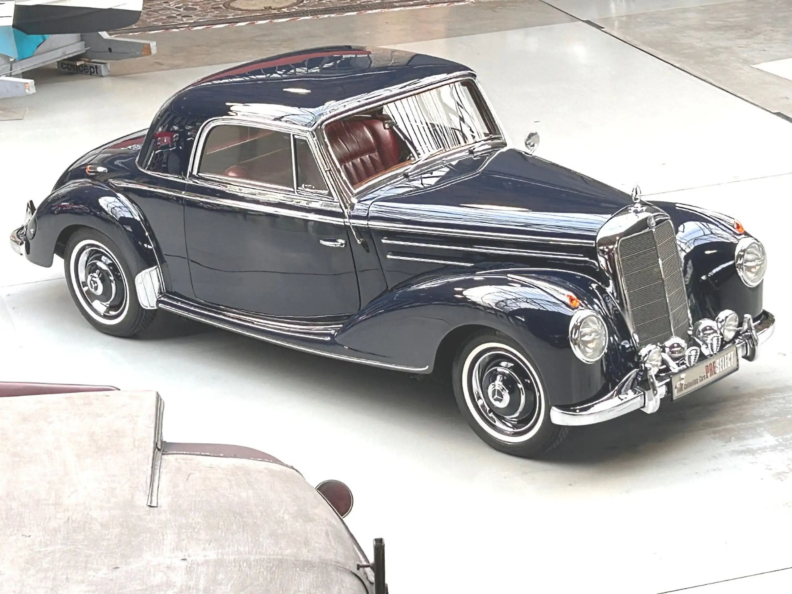 Mercedes-Benz - 220