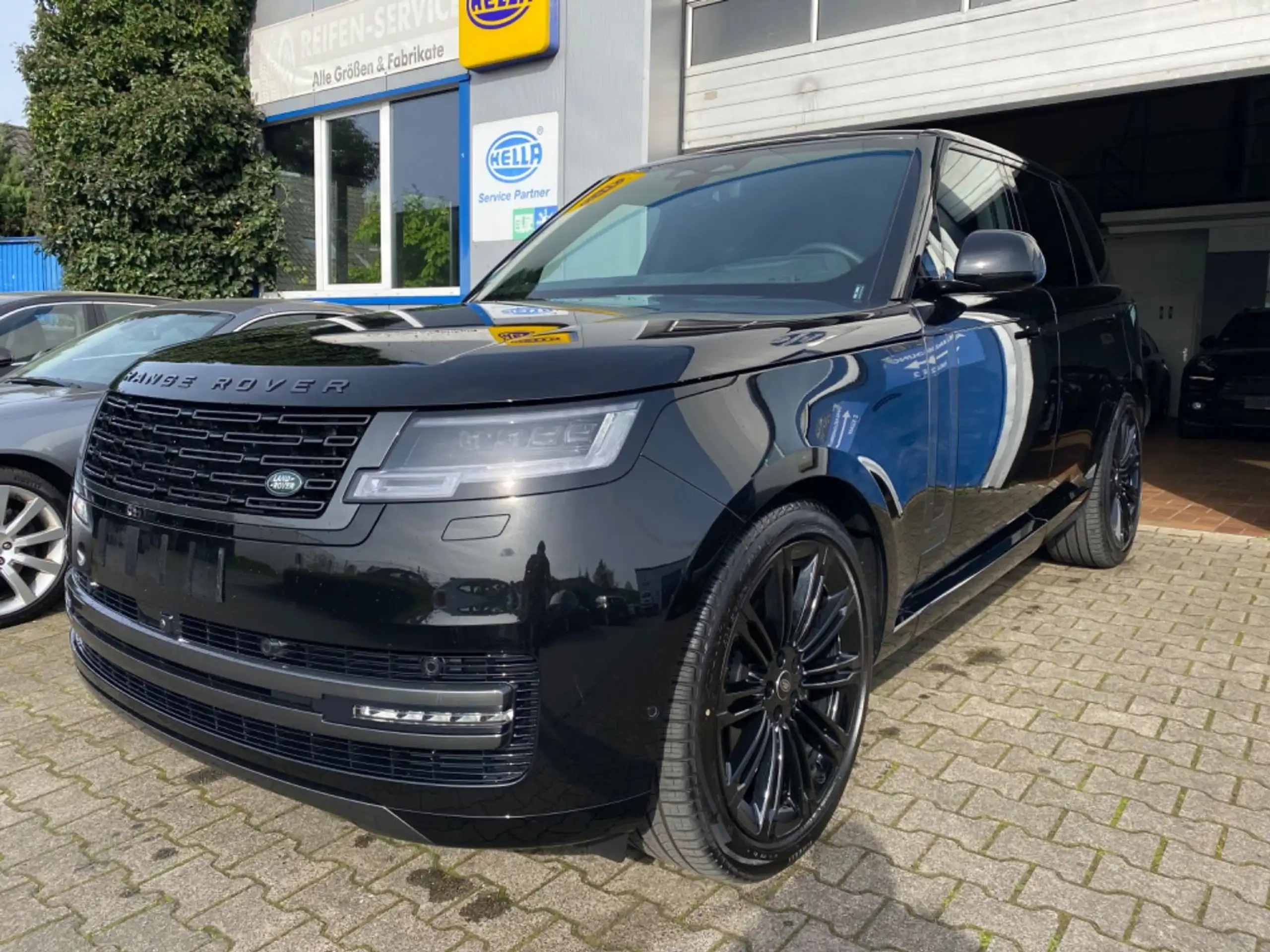 Land Rover - Range Rover