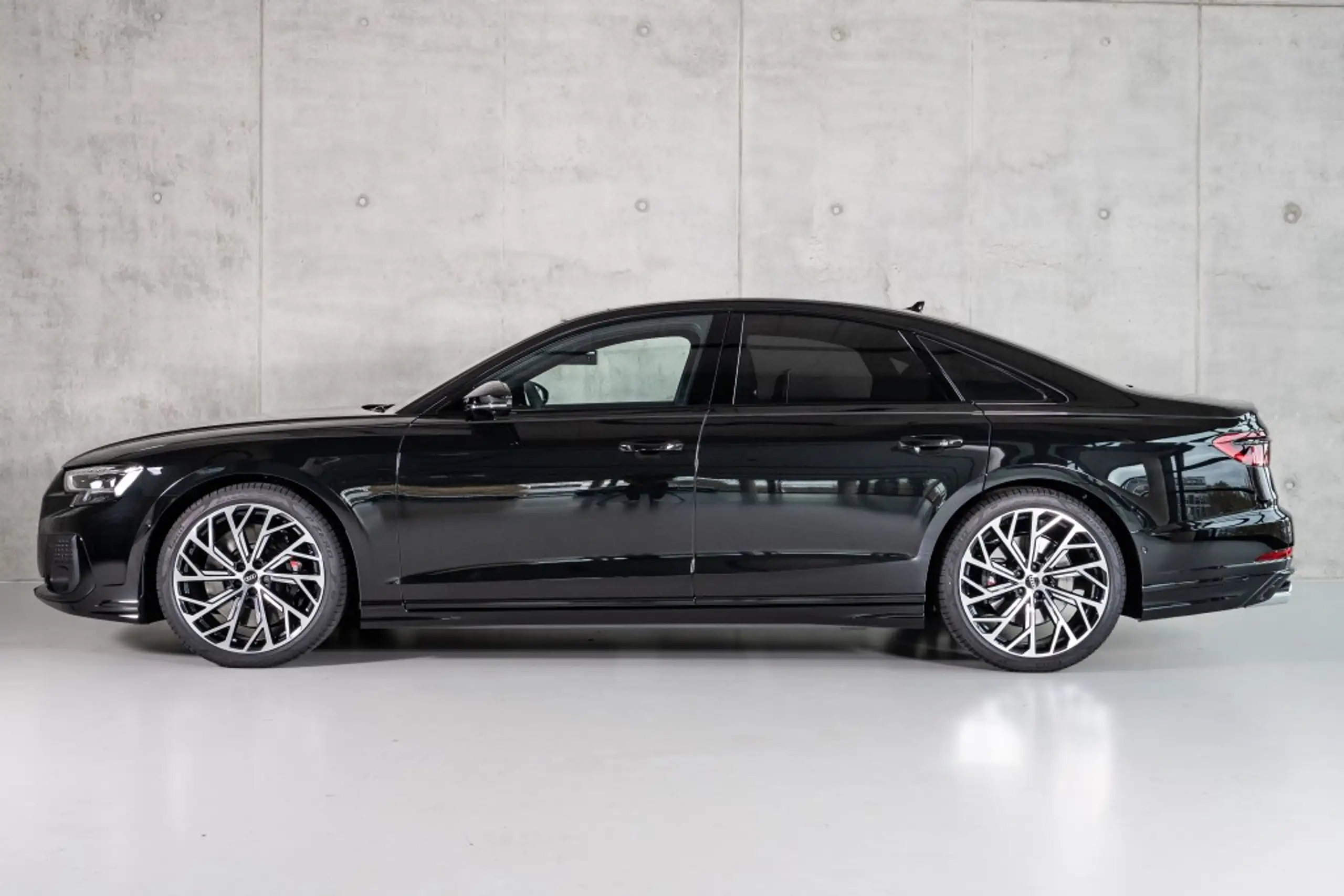 Audi - S8