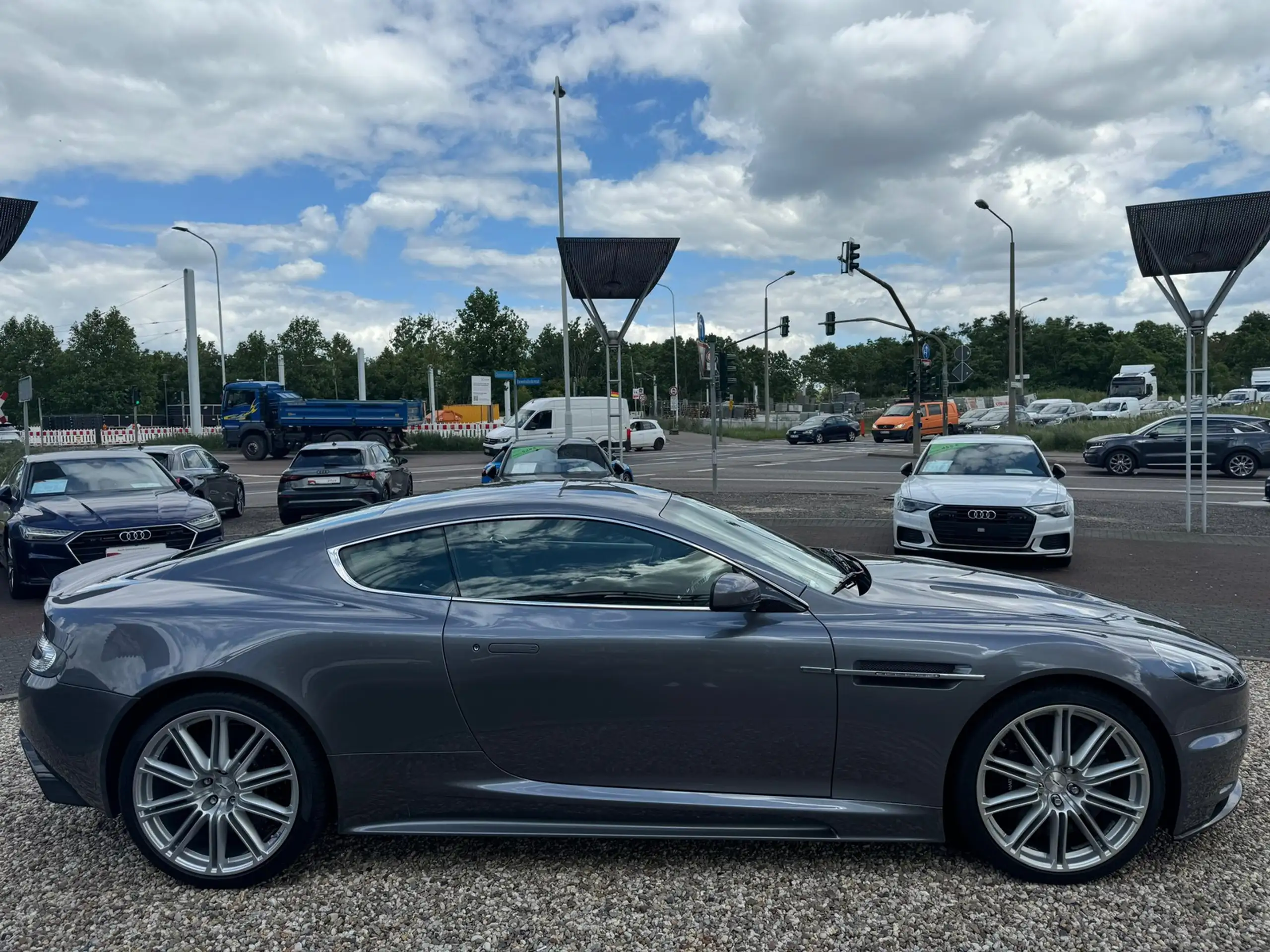 Aston Martin - DBS