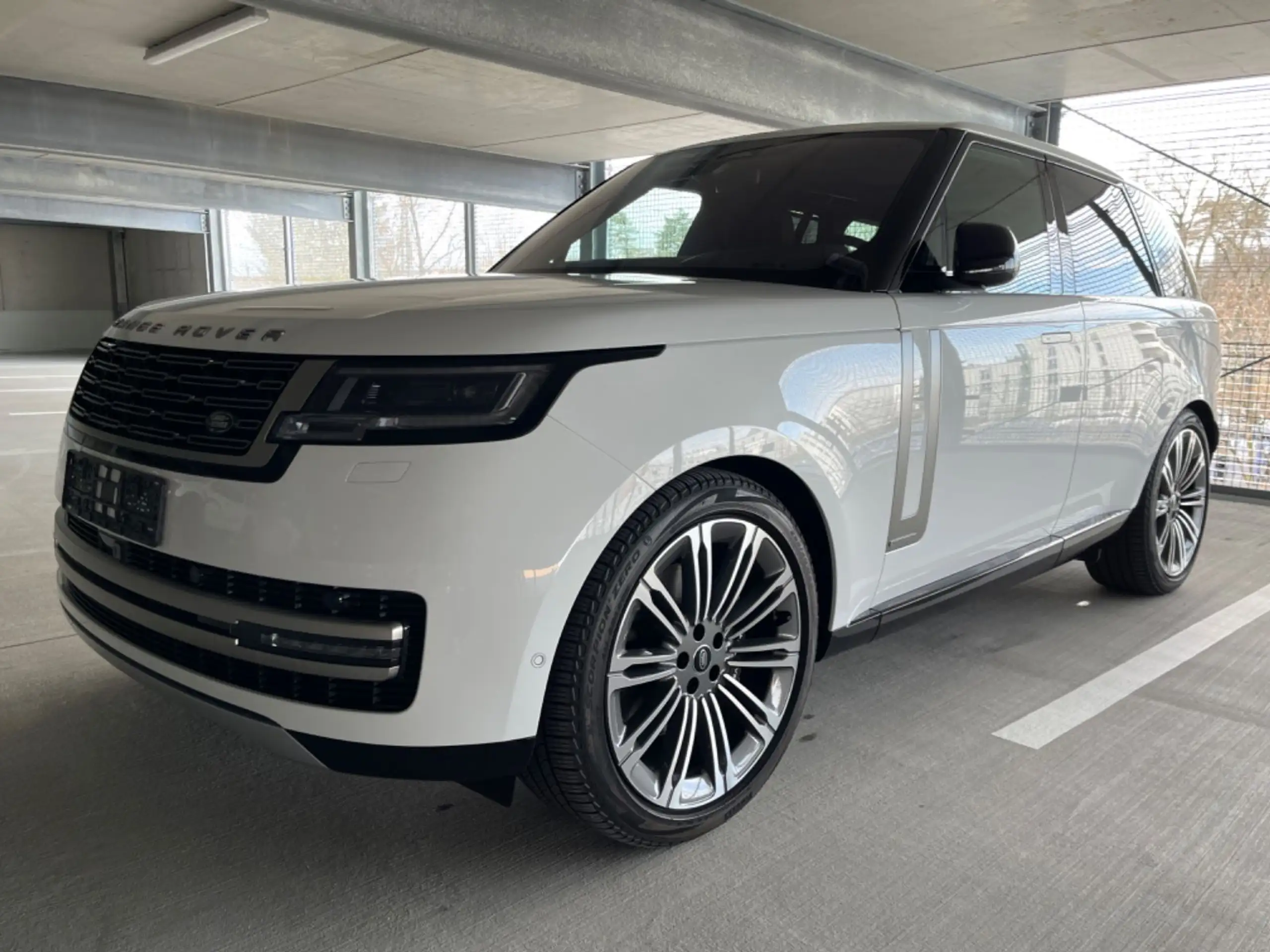 Land Rover - Range Rover