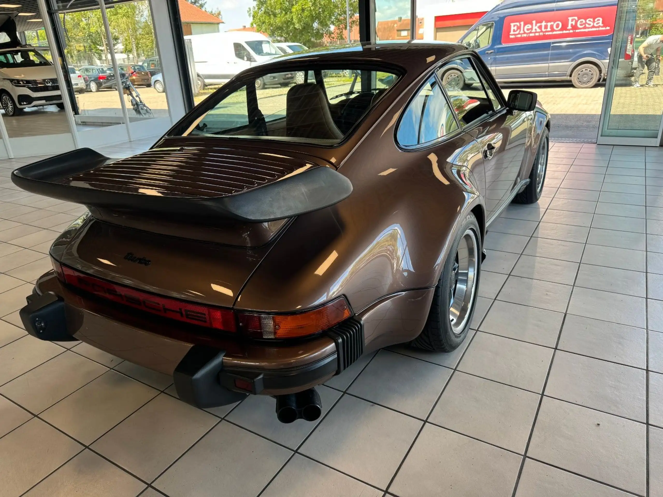 Porsche - 930