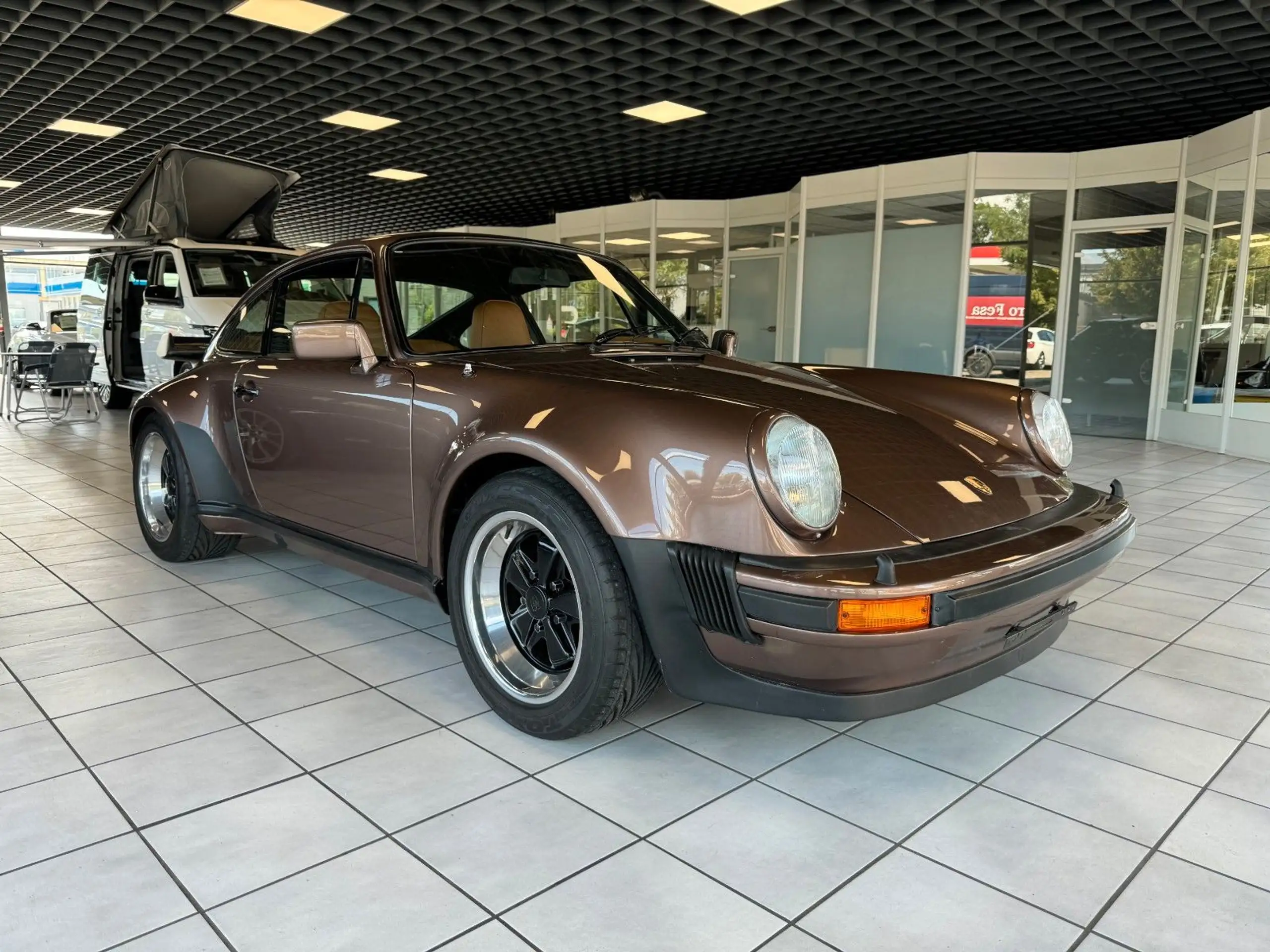 Porsche - 930