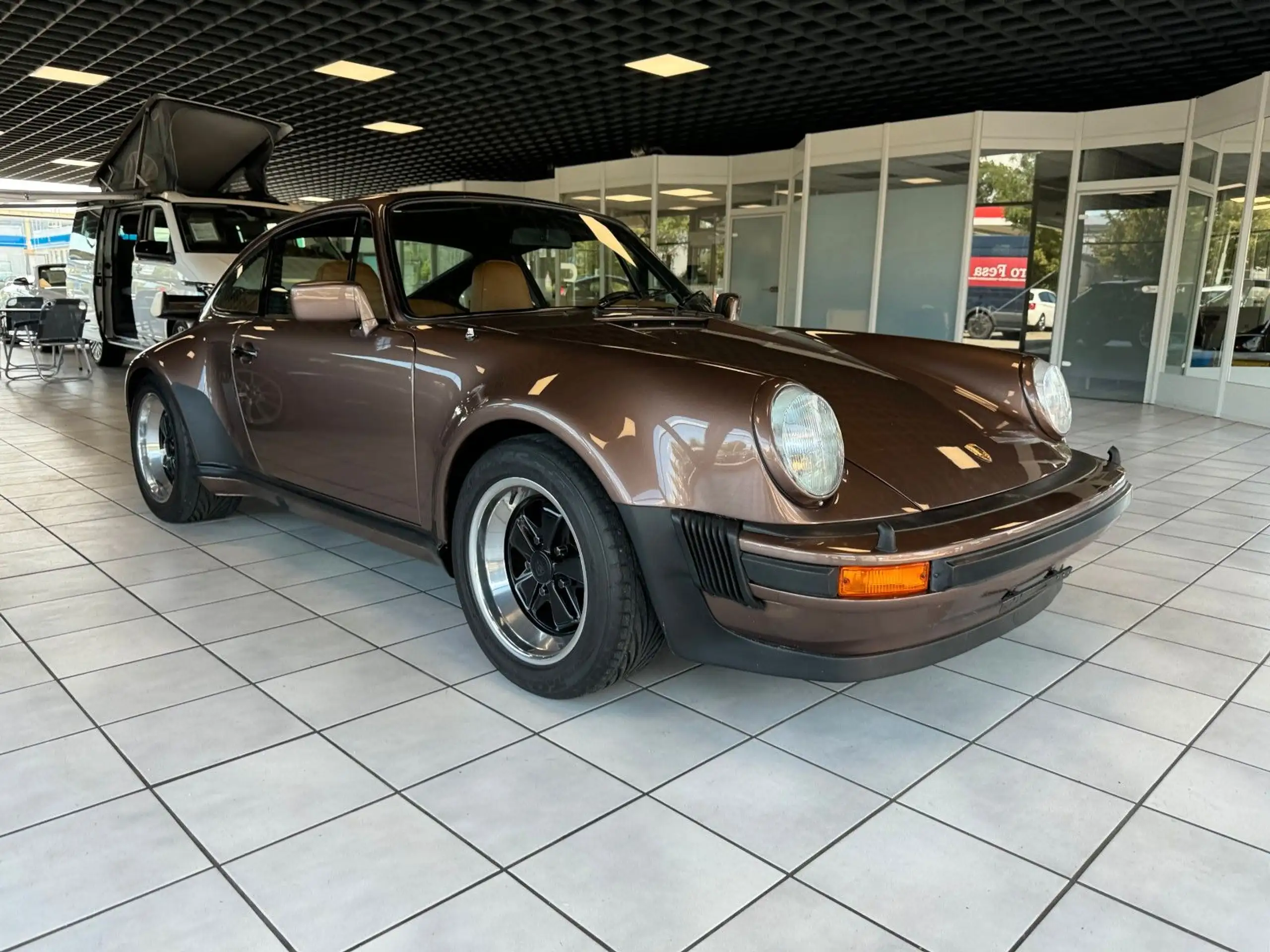 Porsche - 930