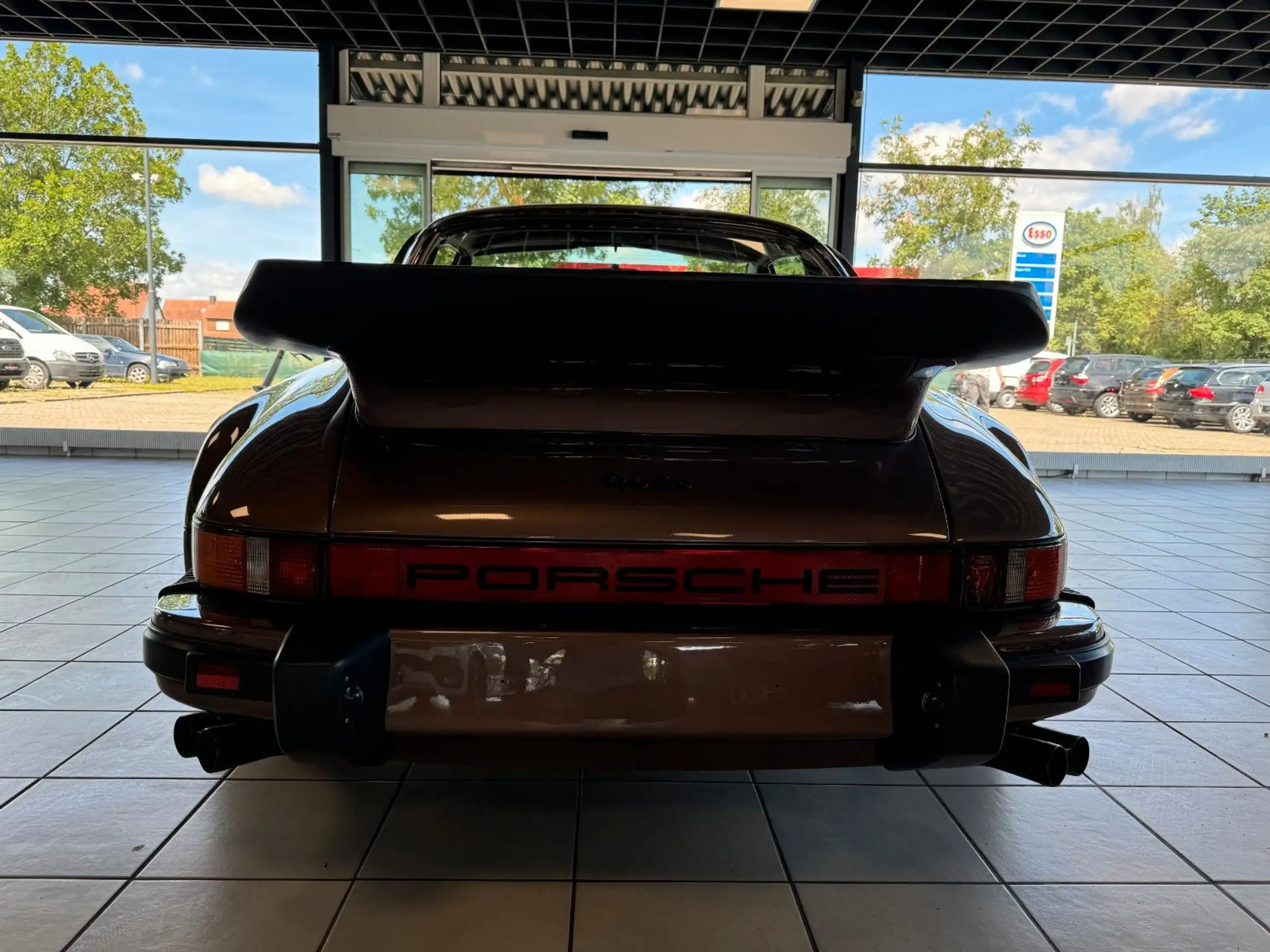 Porsche - 930