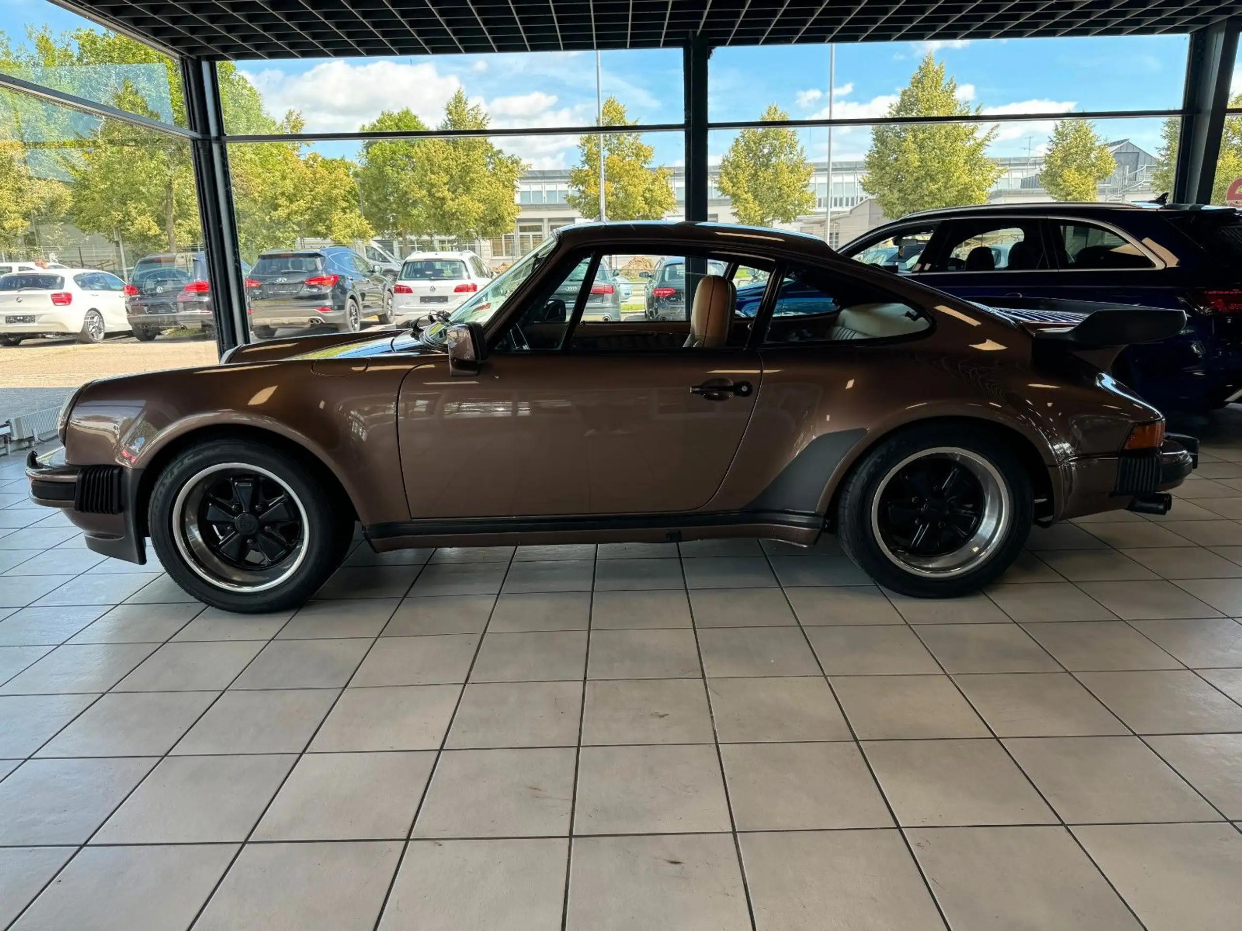 Porsche - 930