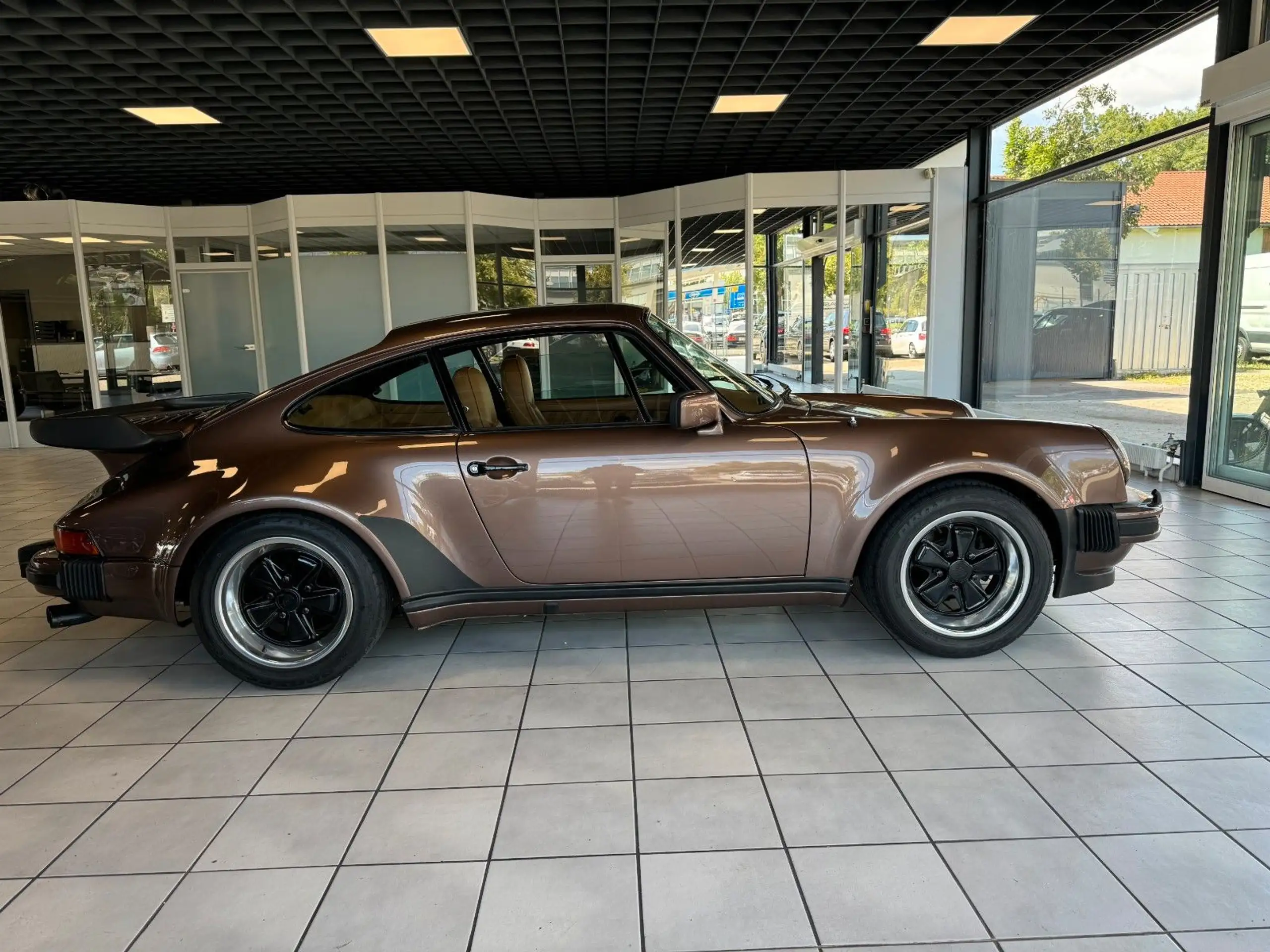 Porsche - 930