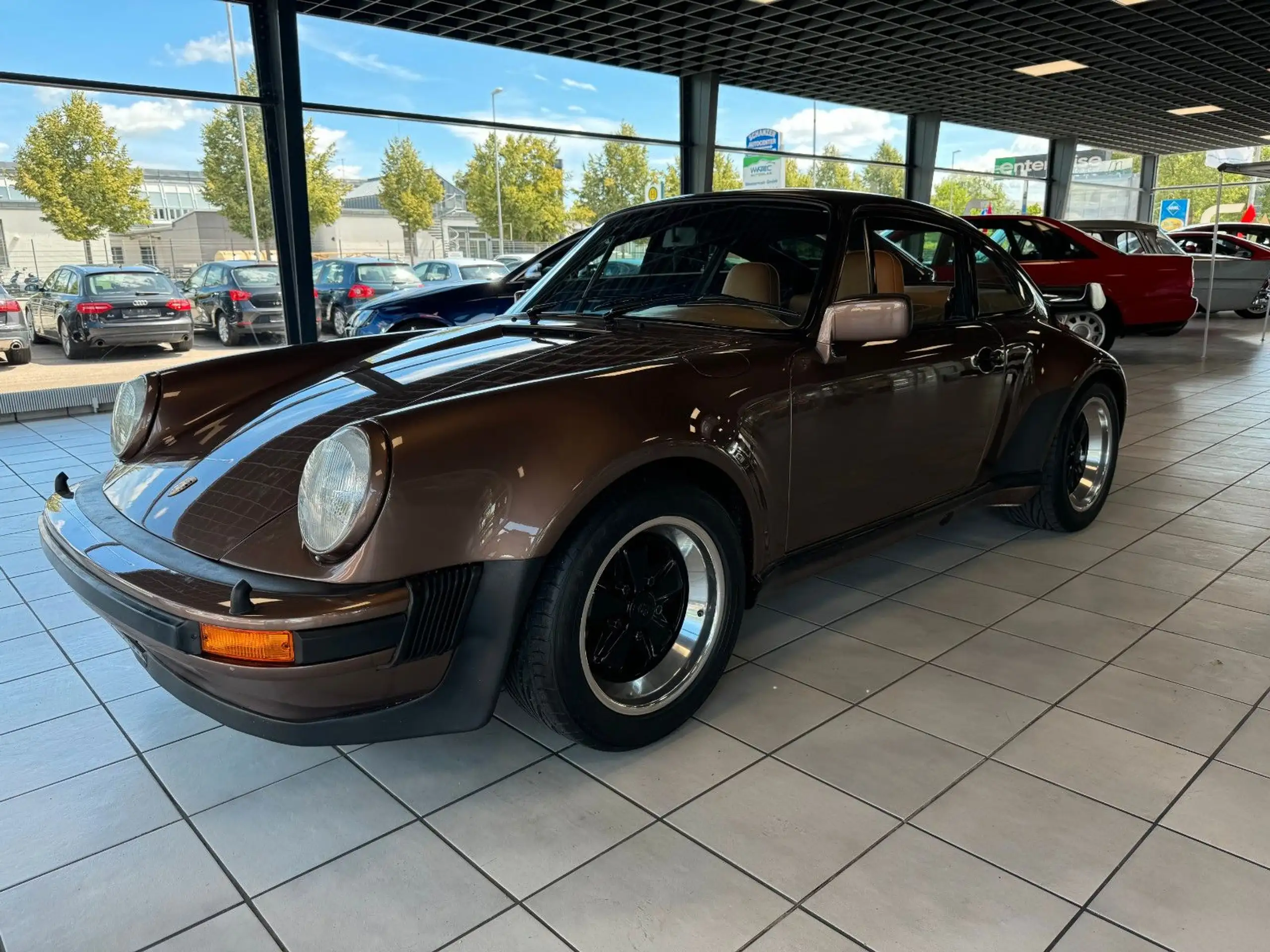 Porsche - 930