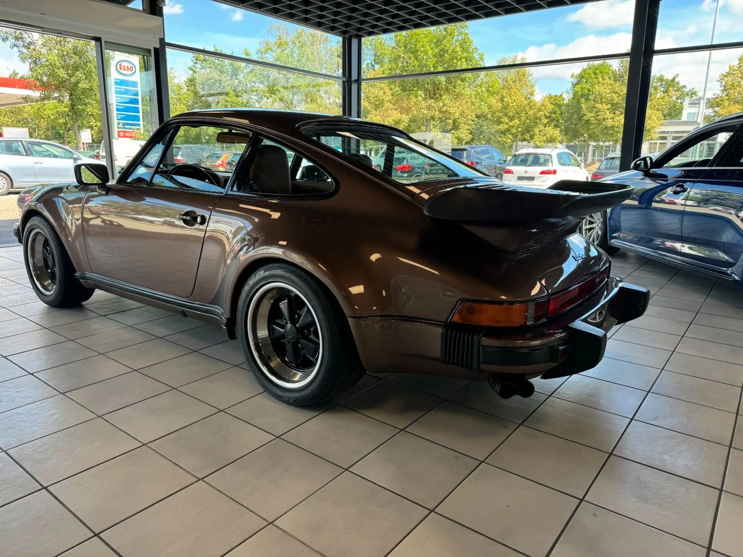 Porsche - 930