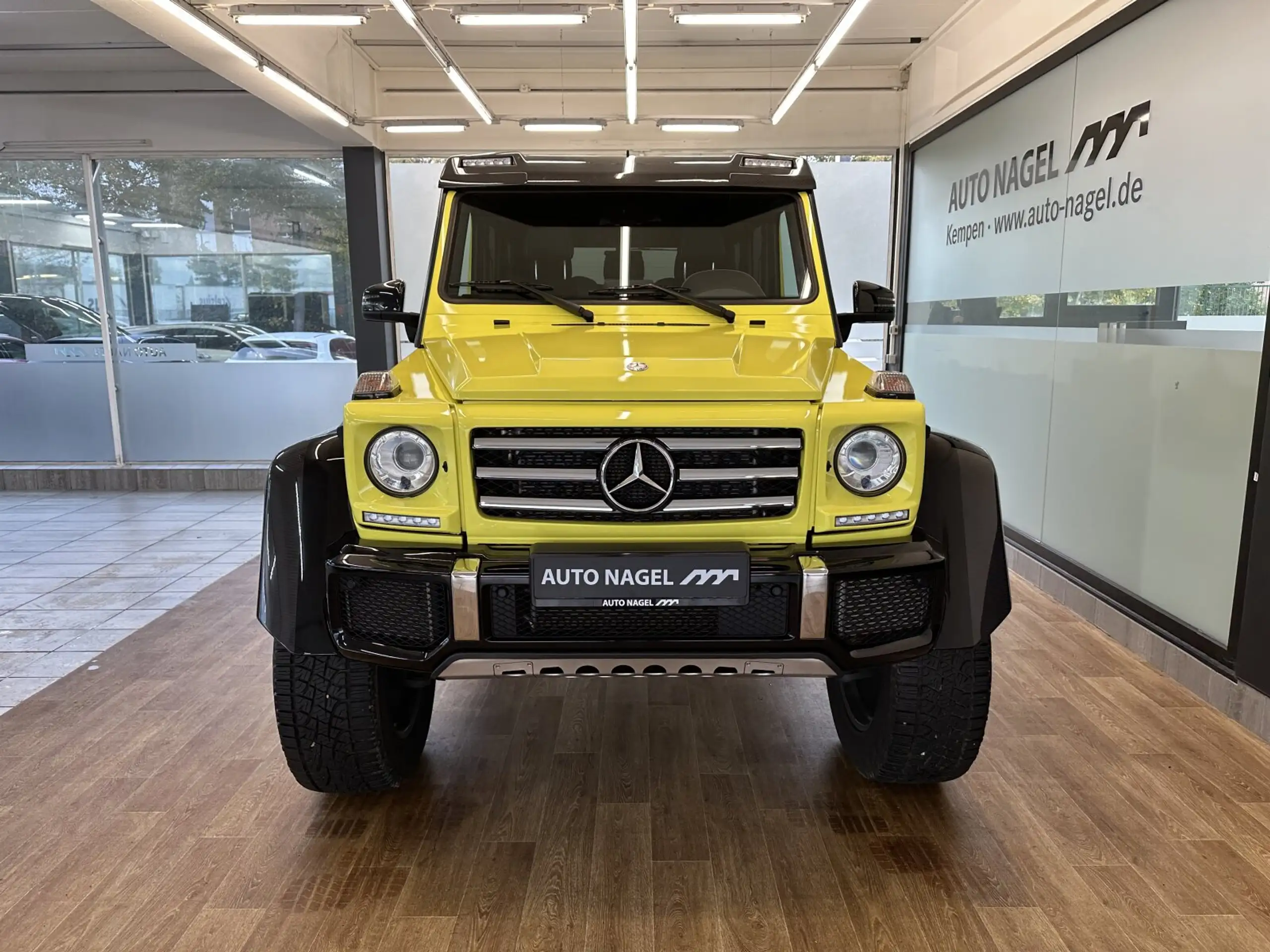 Mercedes-Benz - G 500