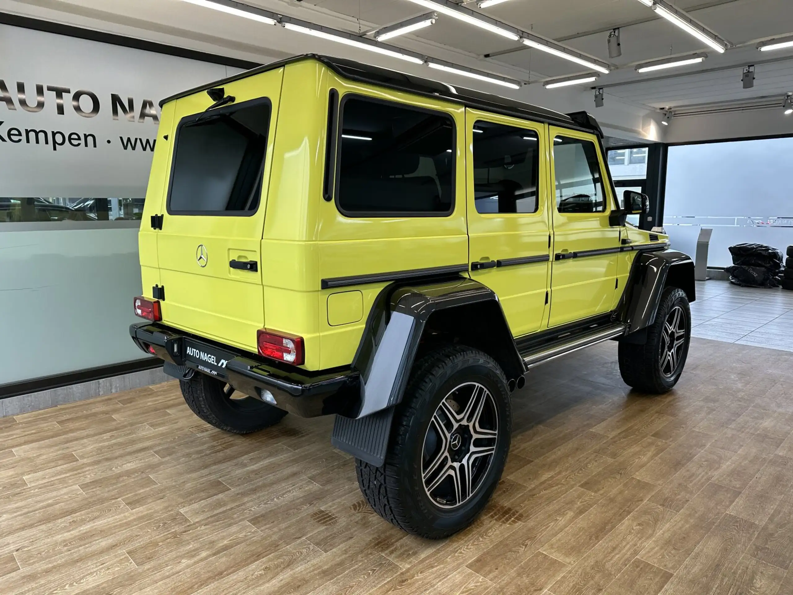 Mercedes-Benz - G 500