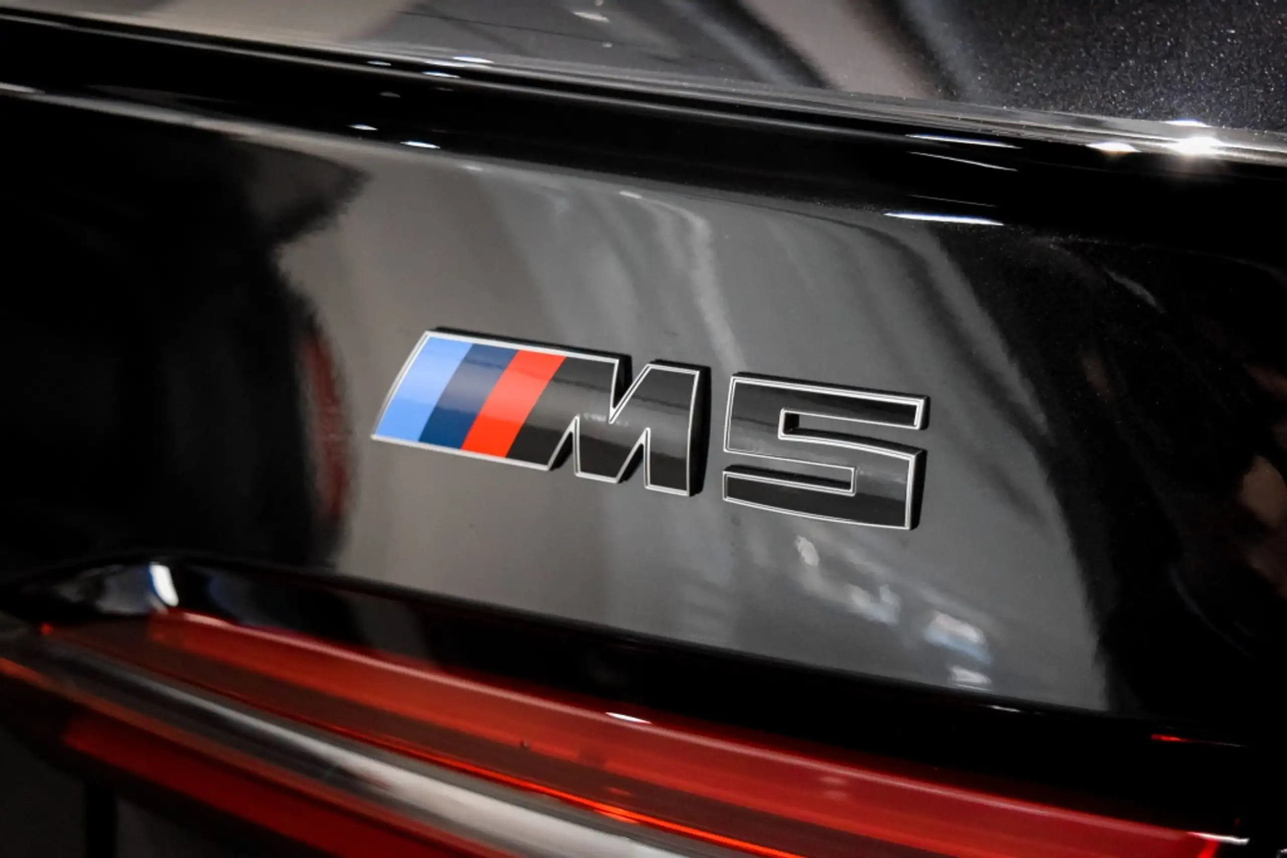 BMW - M5