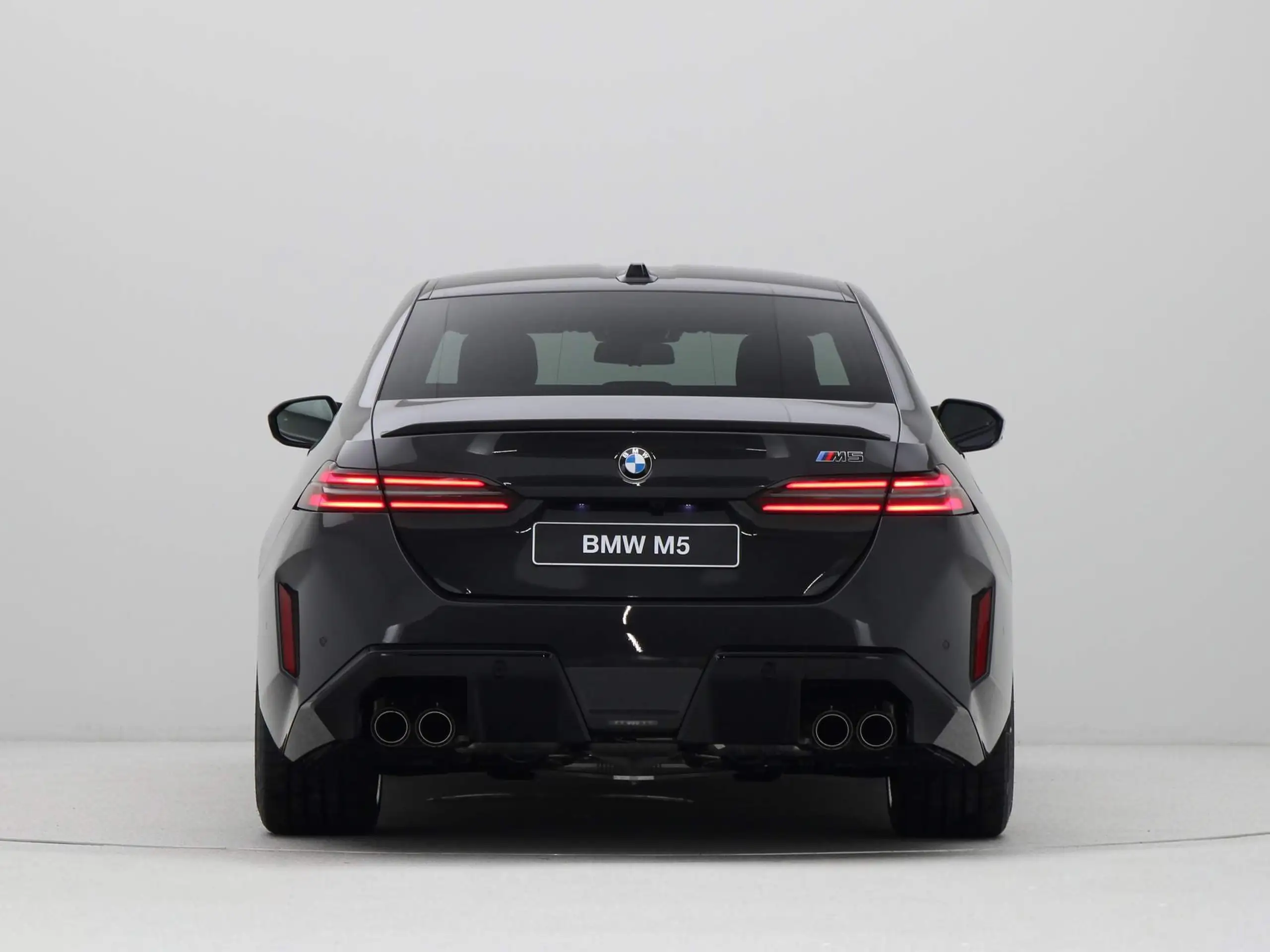 BMW - M5