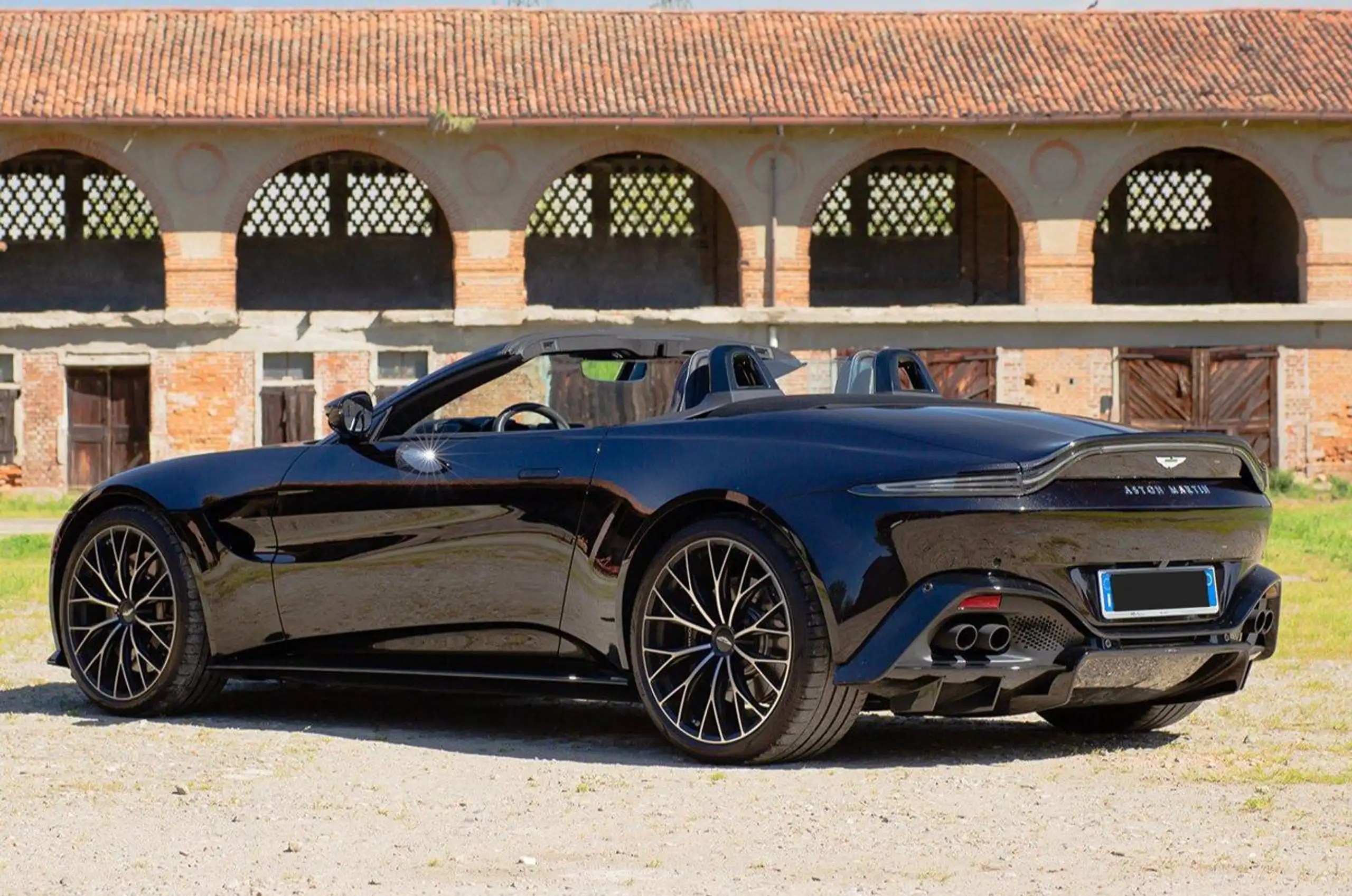 Aston Martin - Vantage