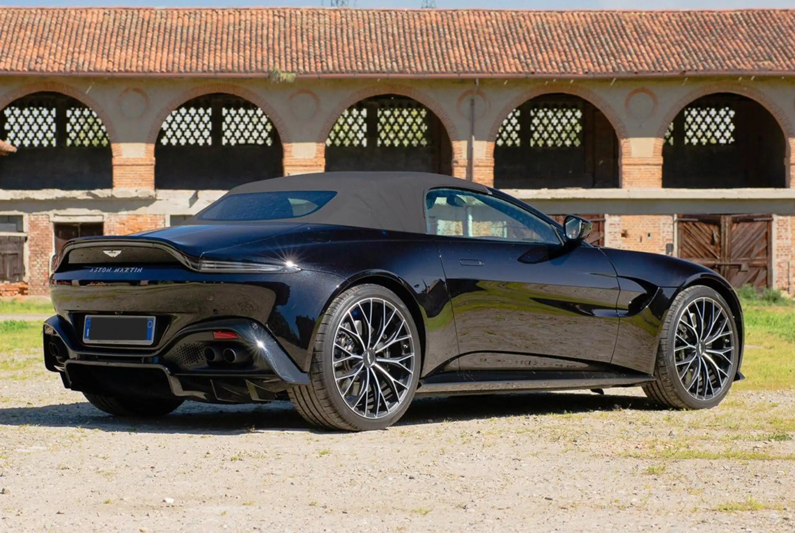 Aston Martin - Vantage