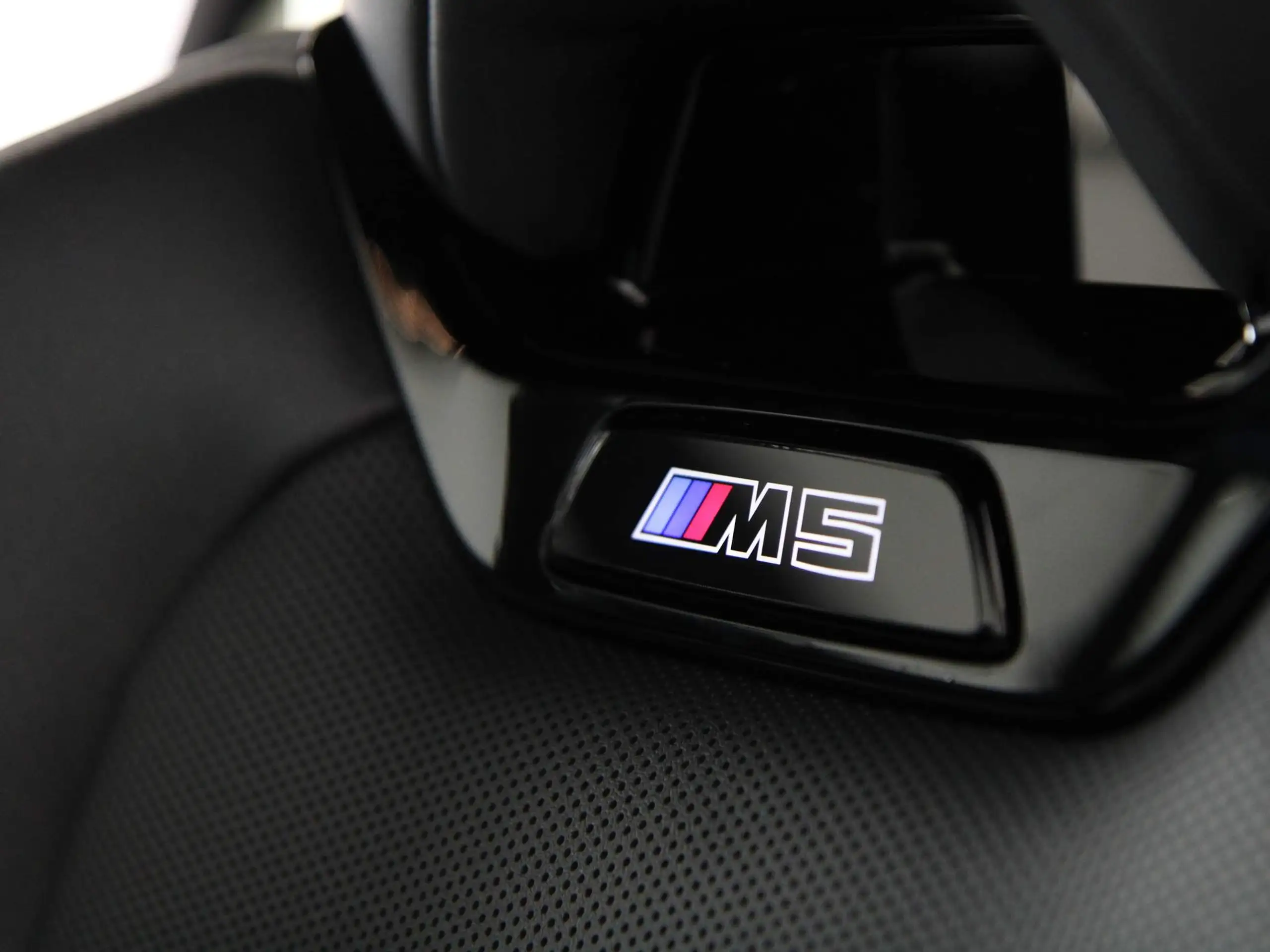 BMW - M5