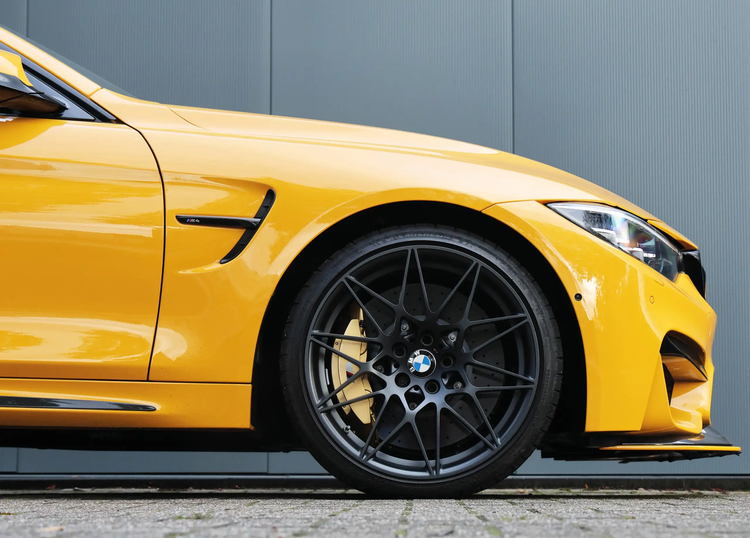 BMW - M4