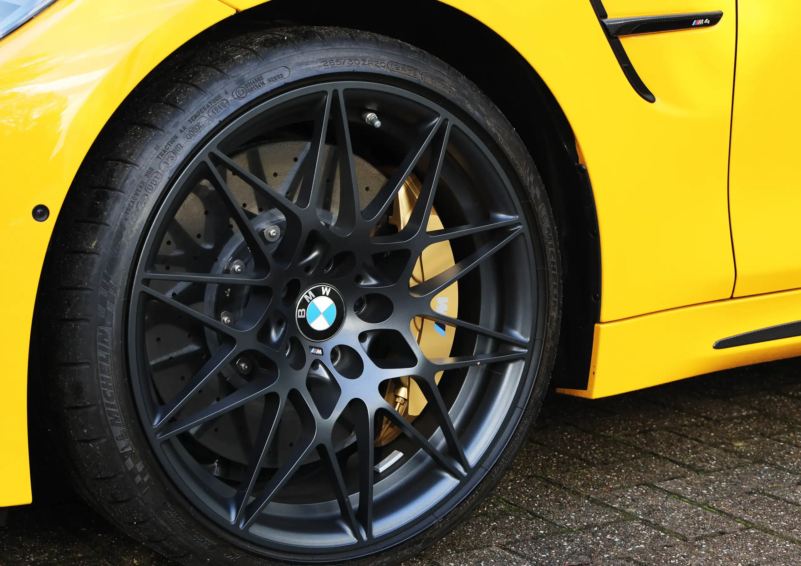 BMW - M4