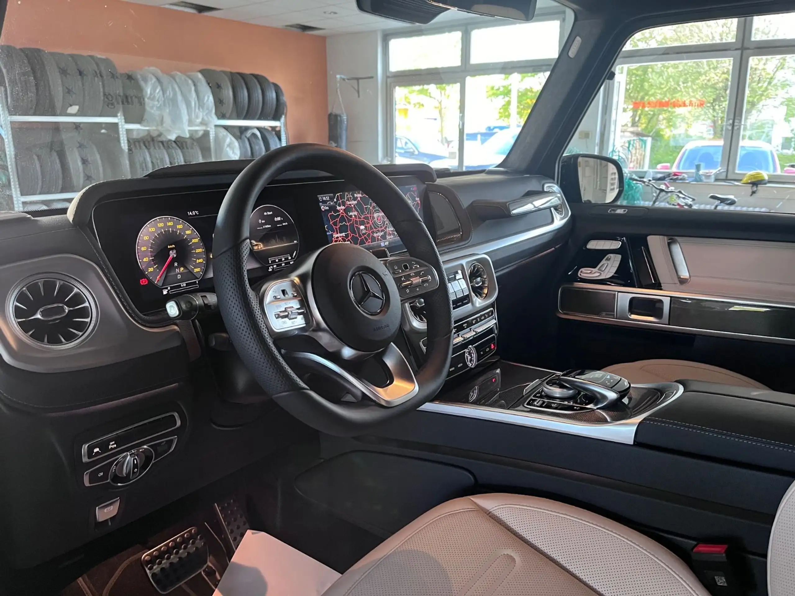 Mercedes-Benz - G 400