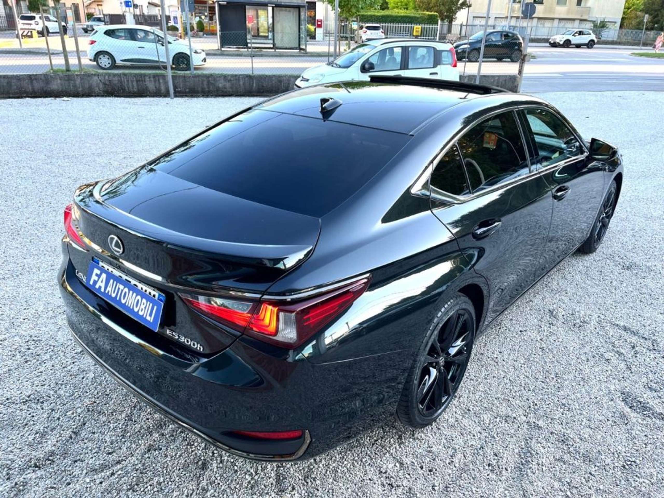 Lexus - ES 300