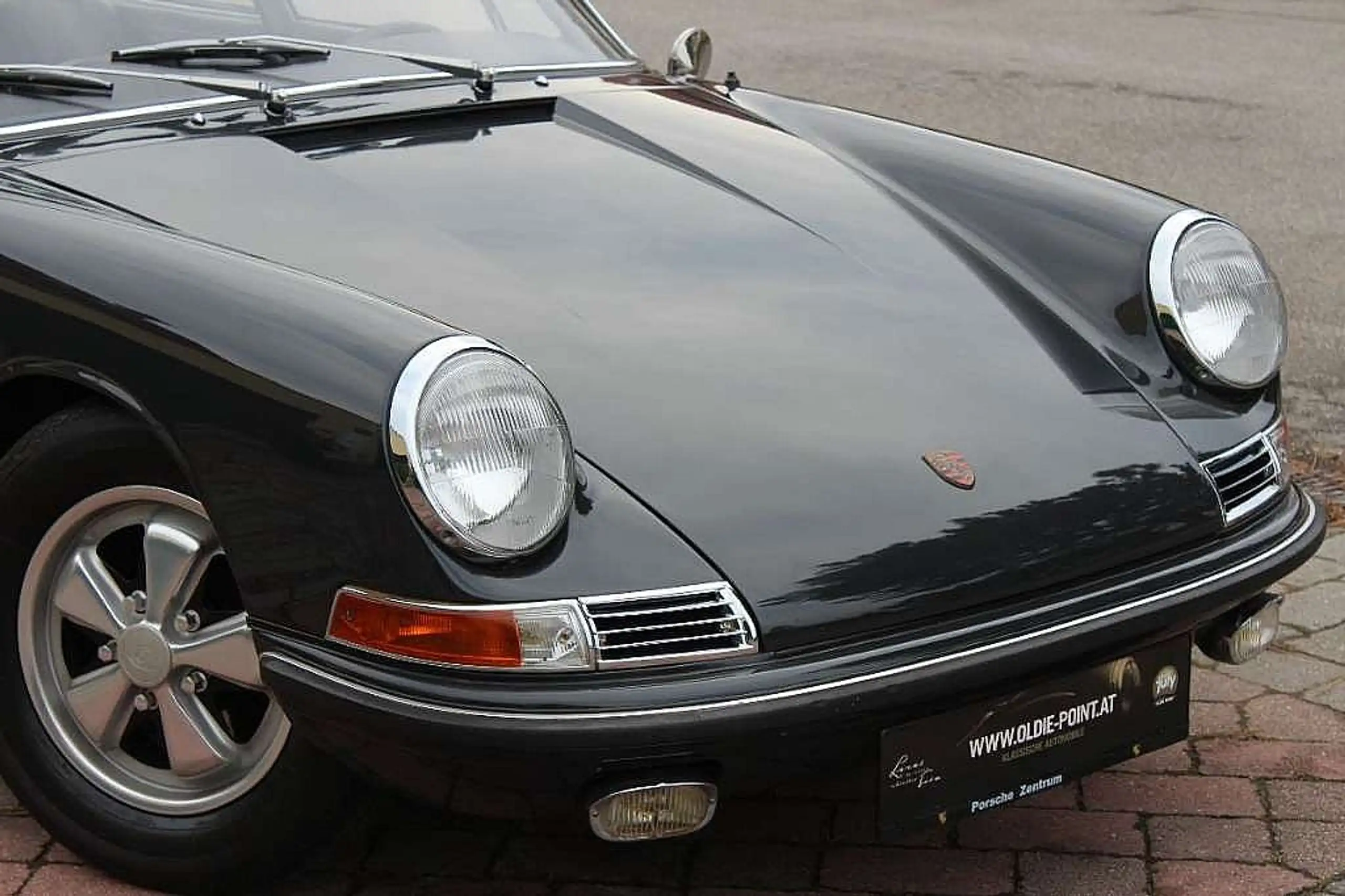 Porsche - 911