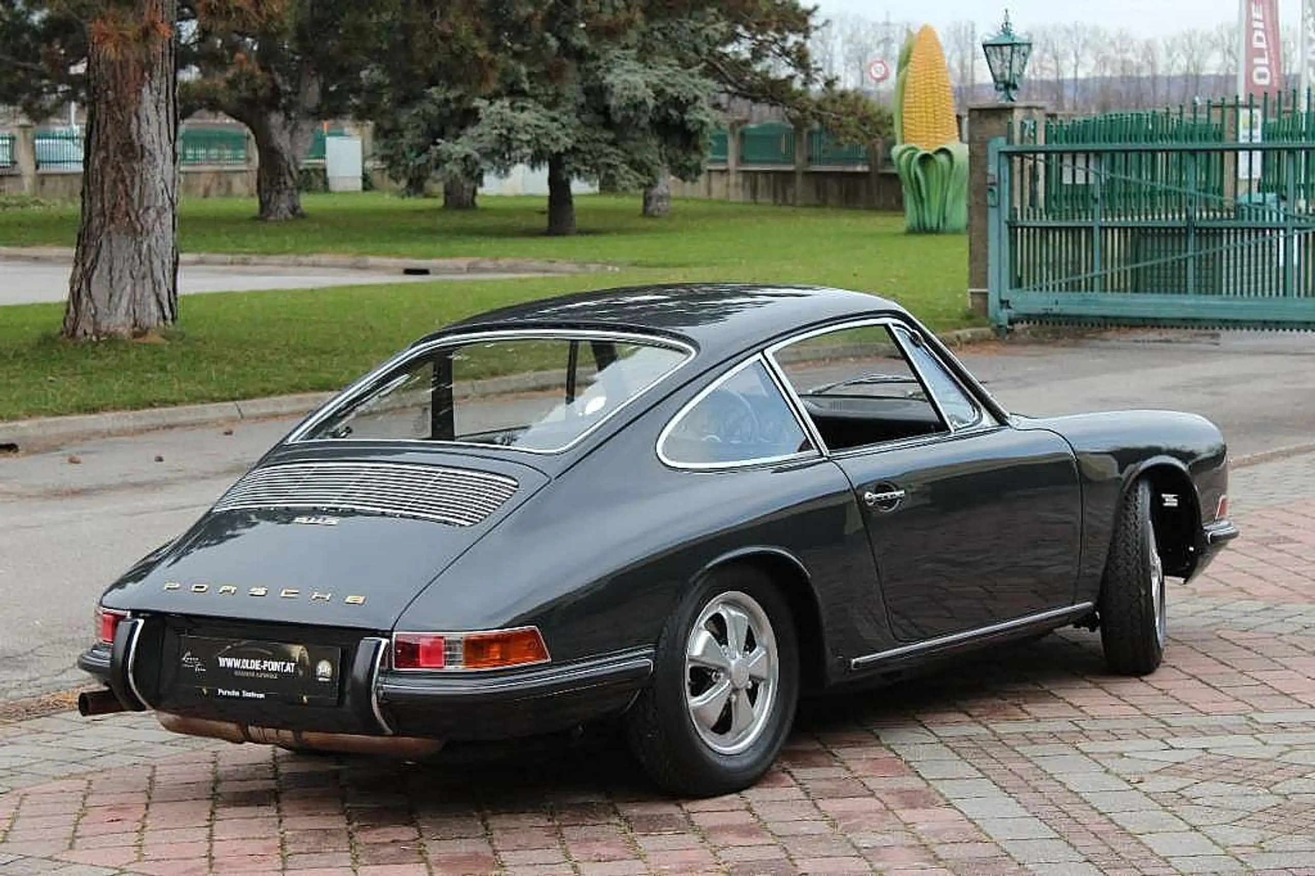 Porsche - 911