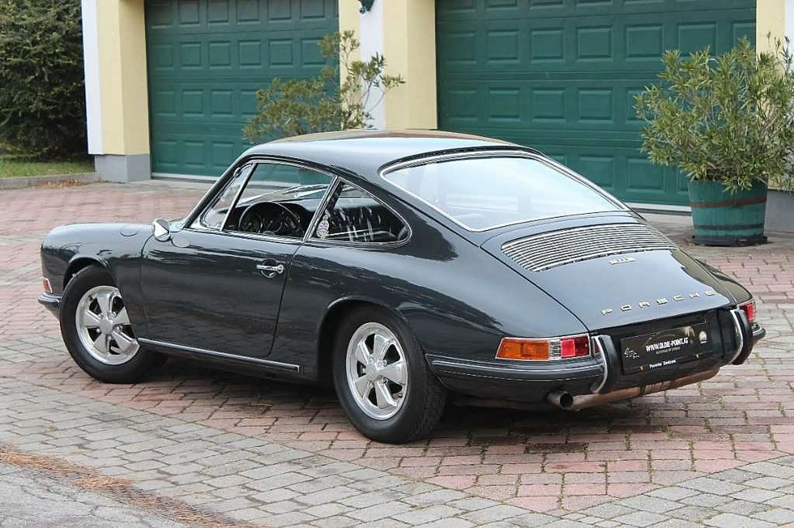 Porsche - 911